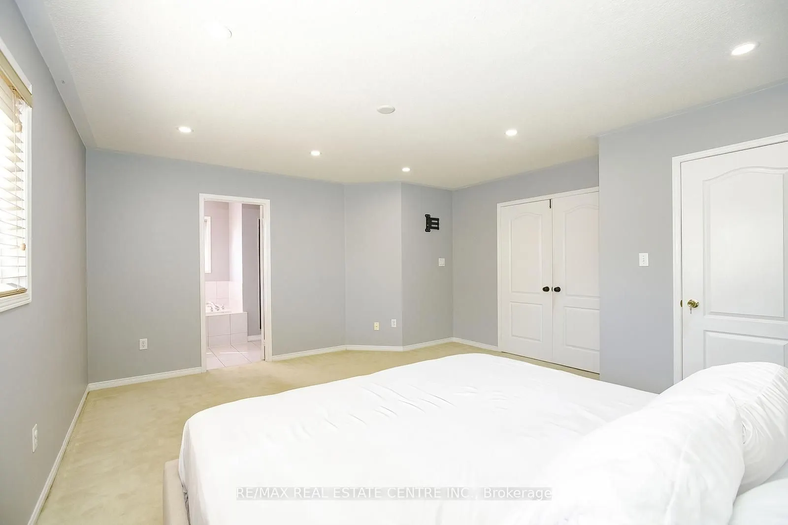 11 Jewel Crescent