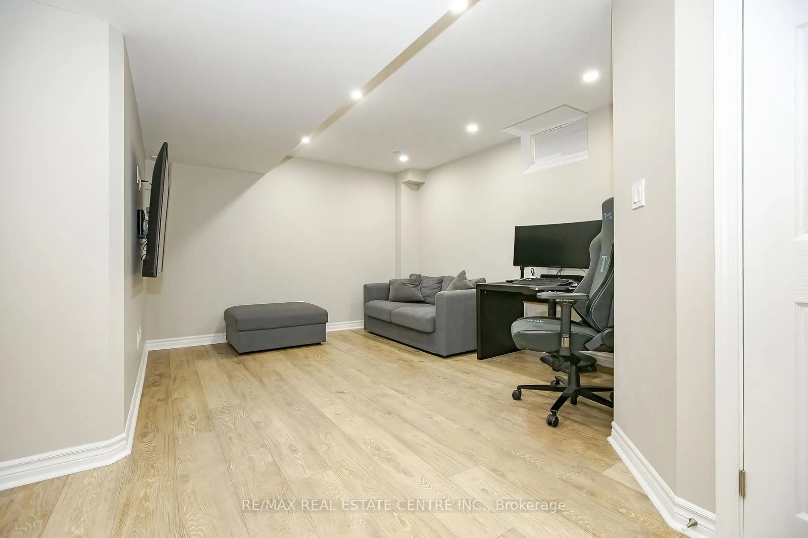 11 Jewel Crescent