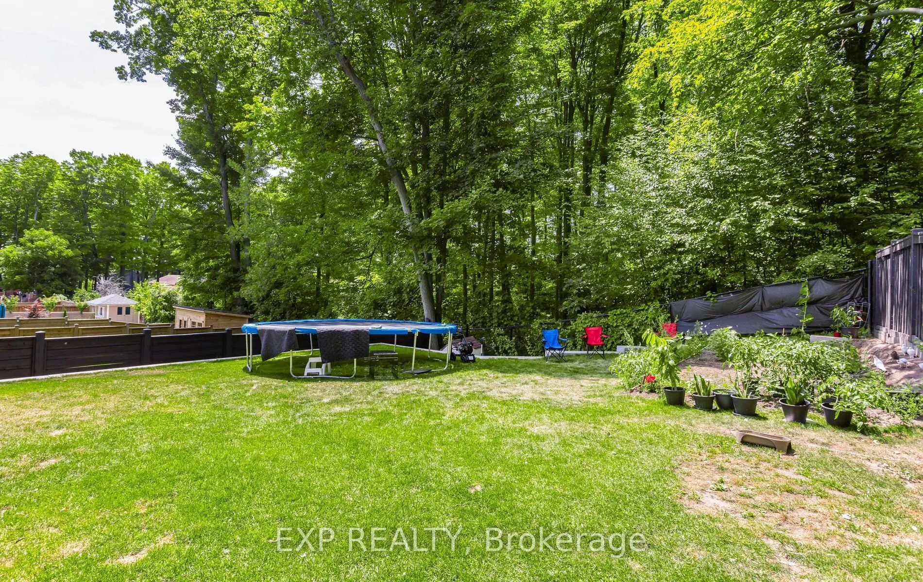 32 Daisy Meadow Crescent