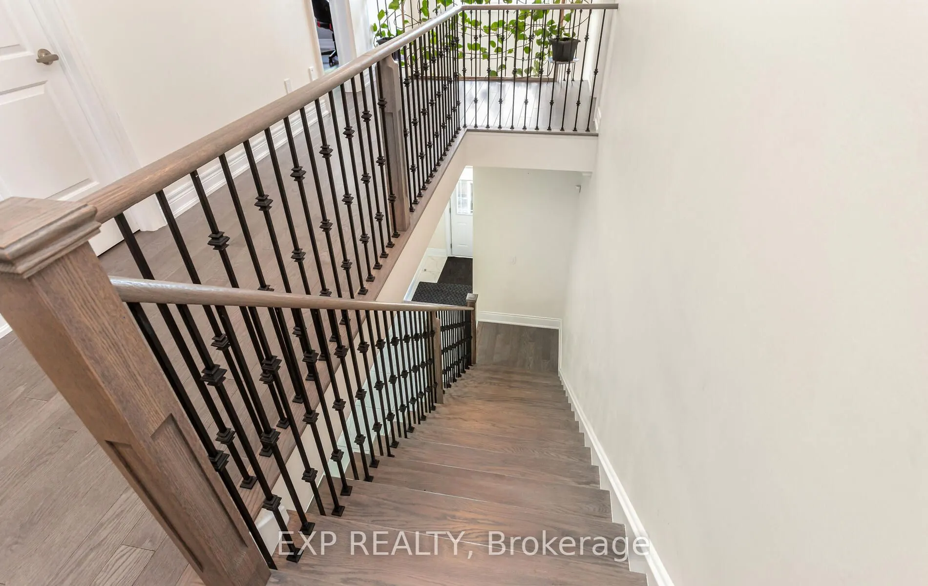32 Daisy Meadow Crescent