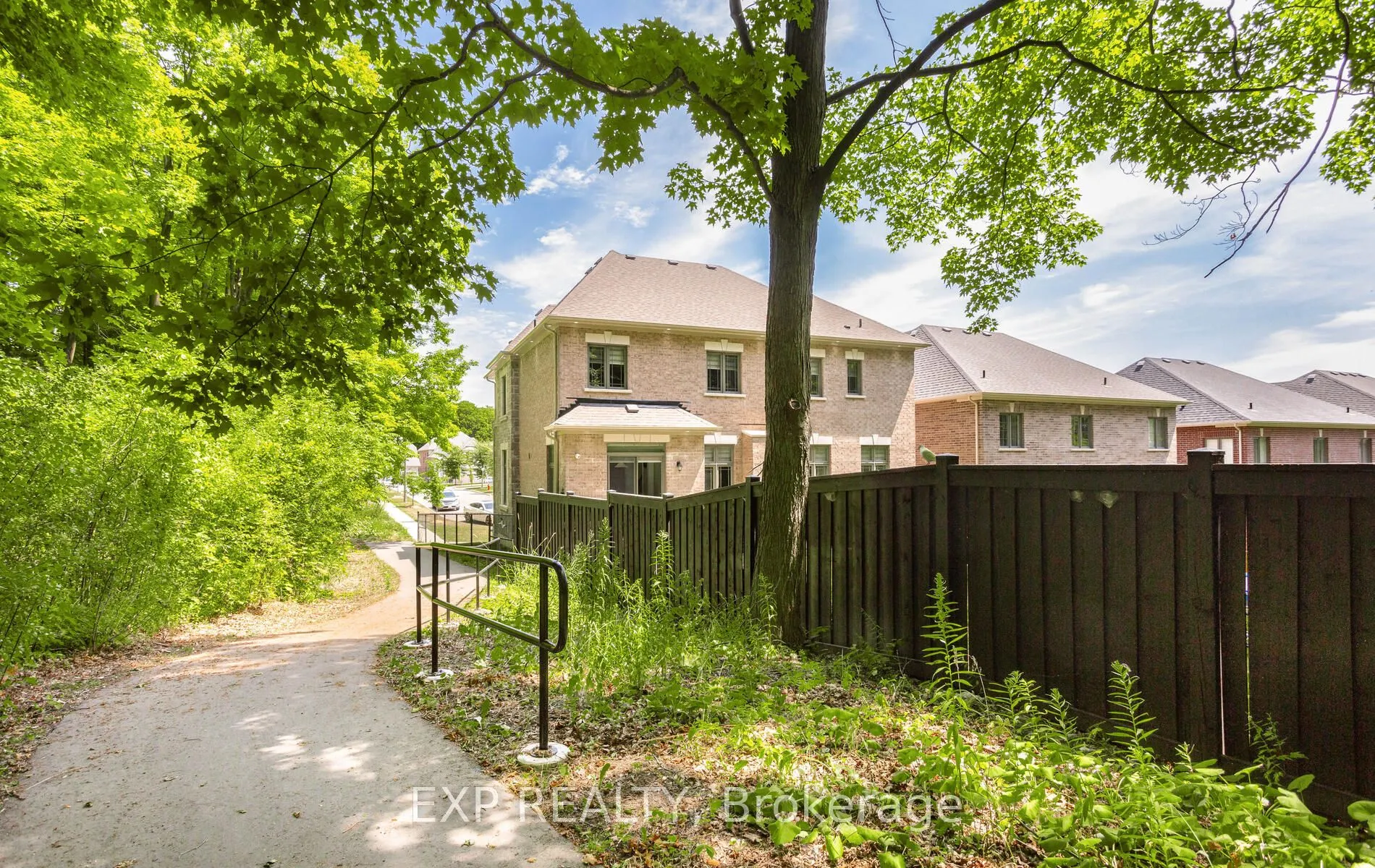 32 Daisy Meadow Crescent
