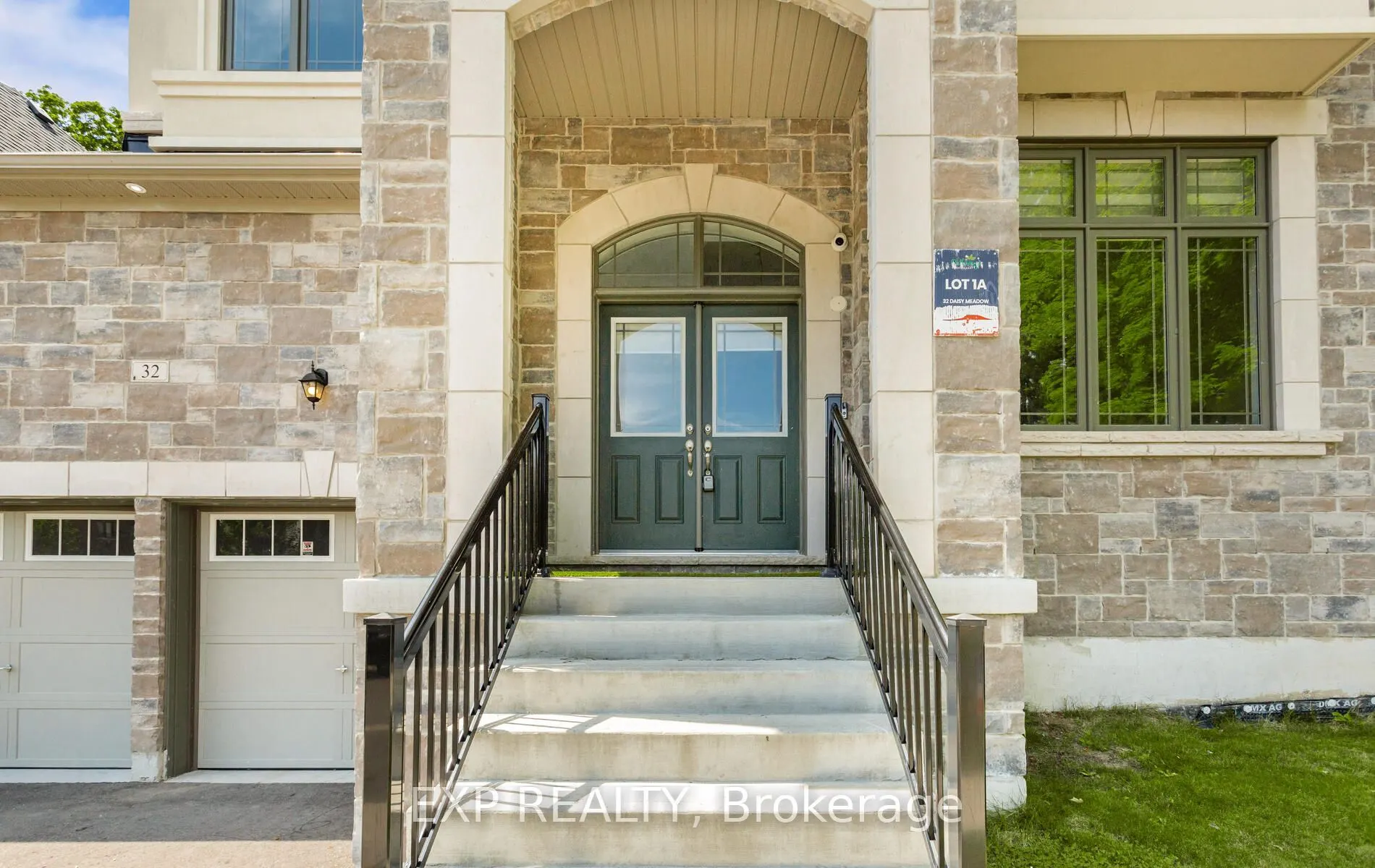 32 Daisy Meadow Crescent