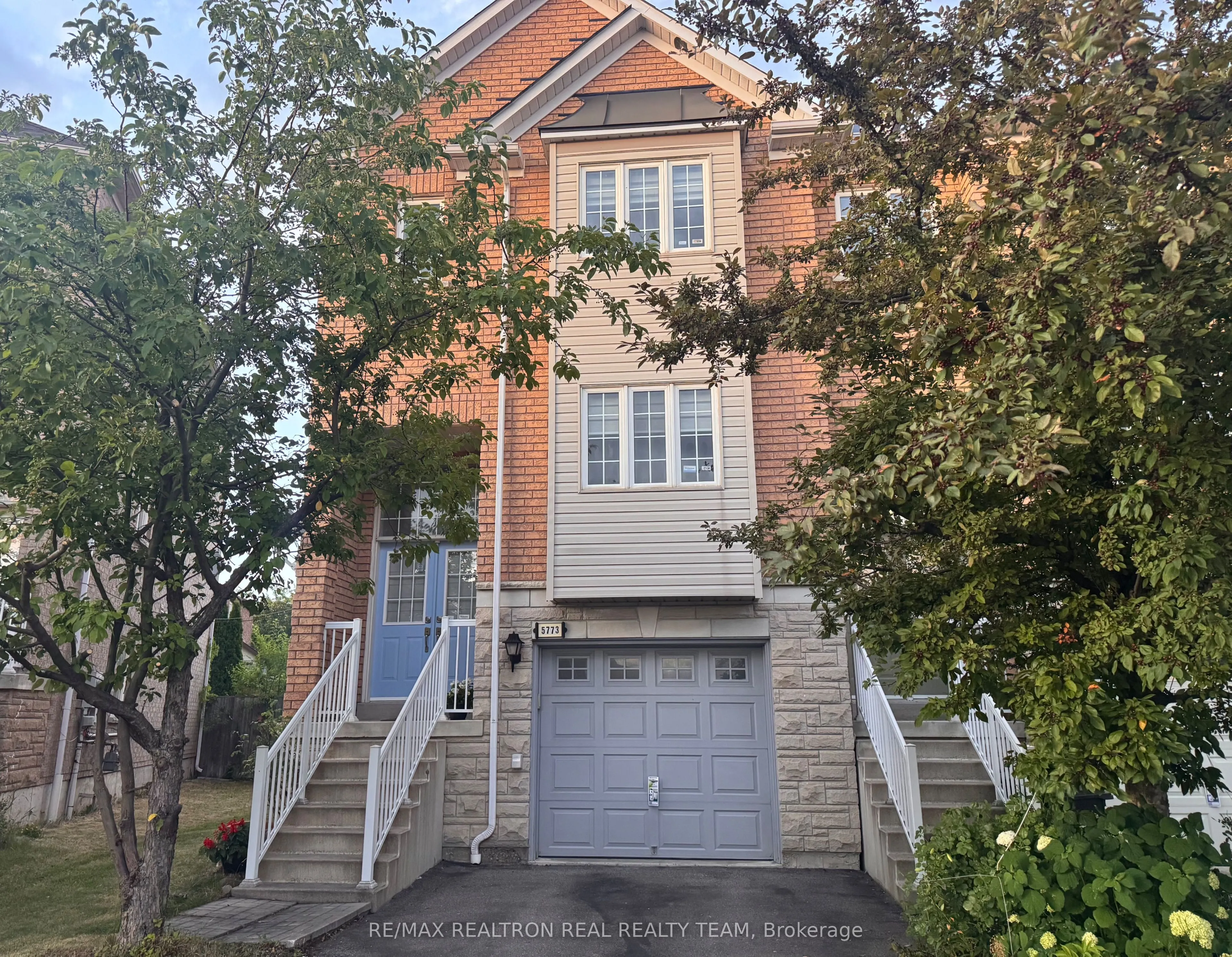 5773 Tiz Road