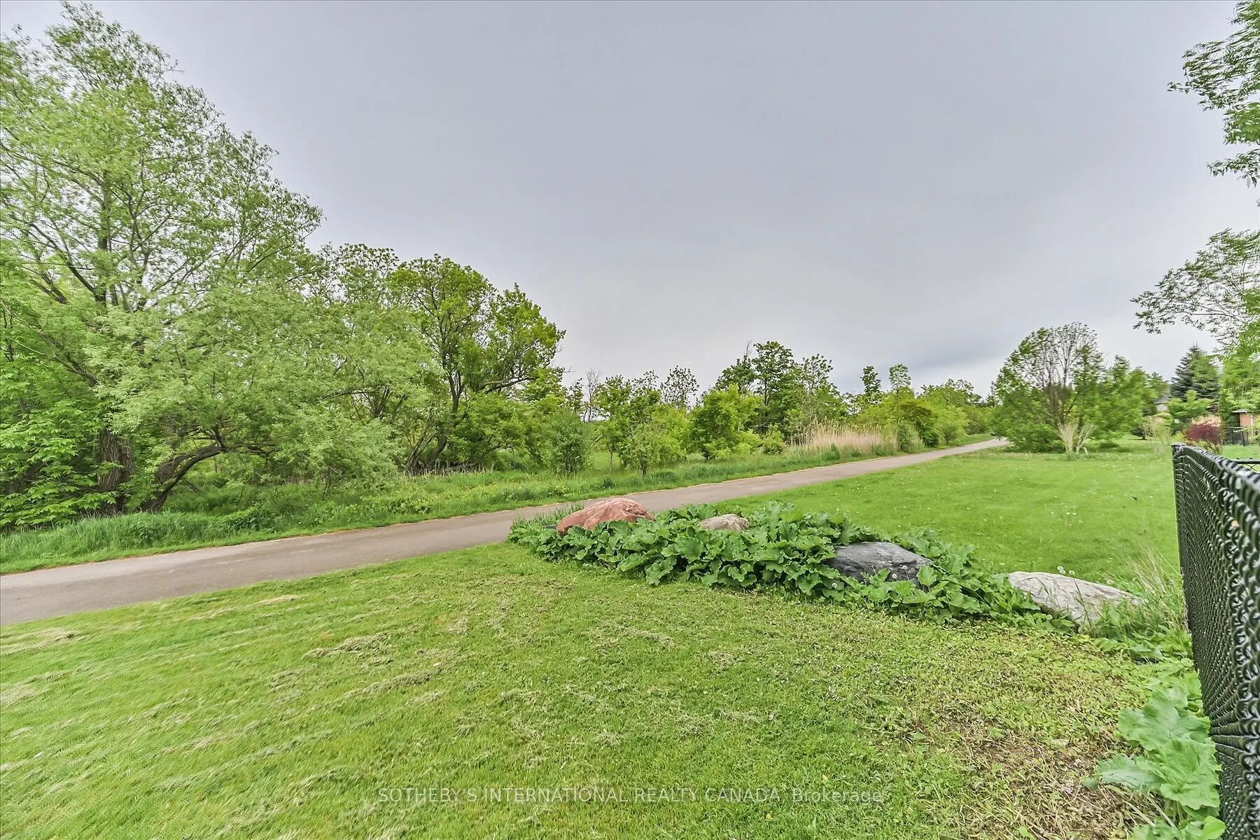 5260 Dundas Street, #410