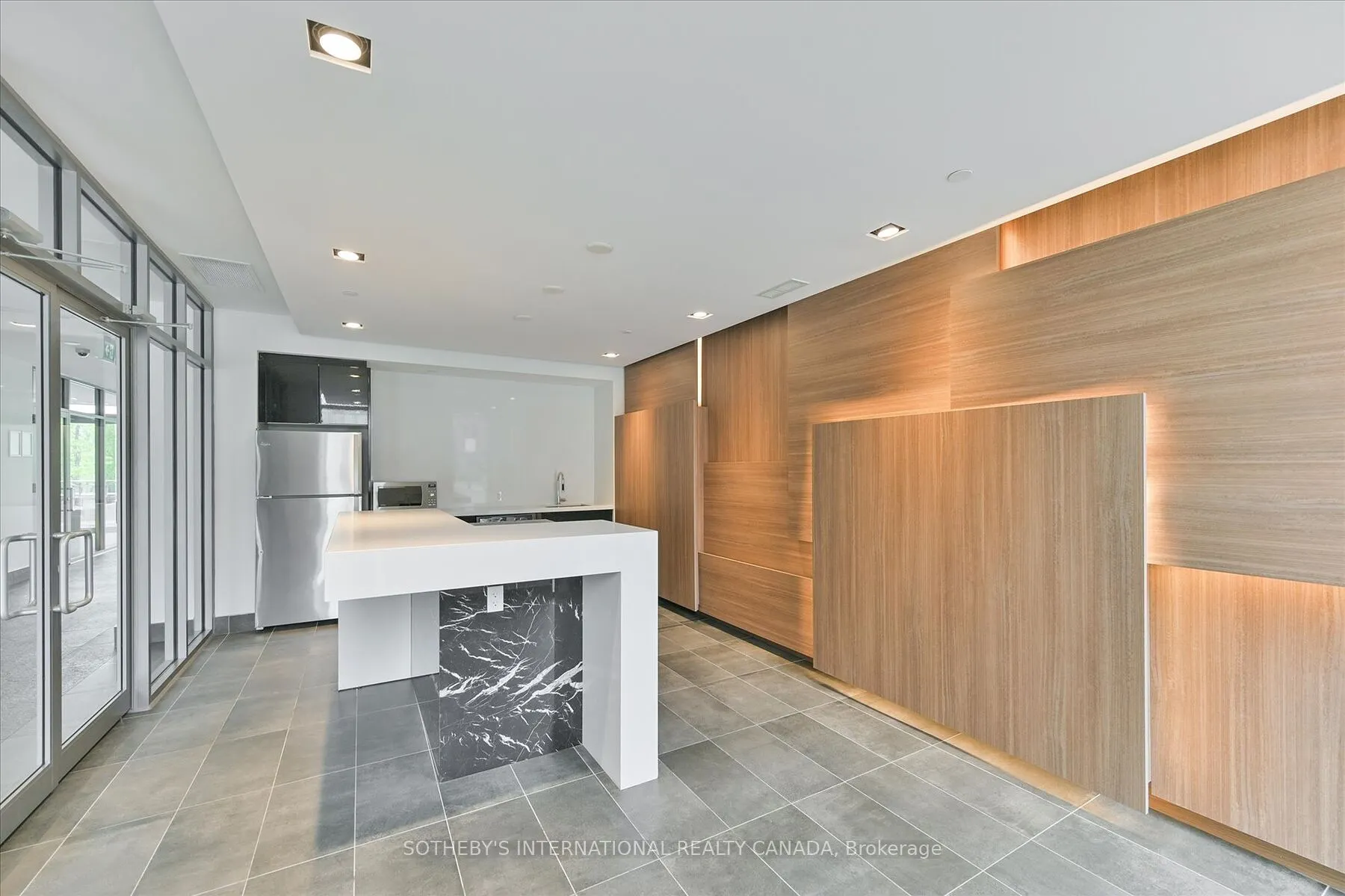 5260 Dundas Street, #410