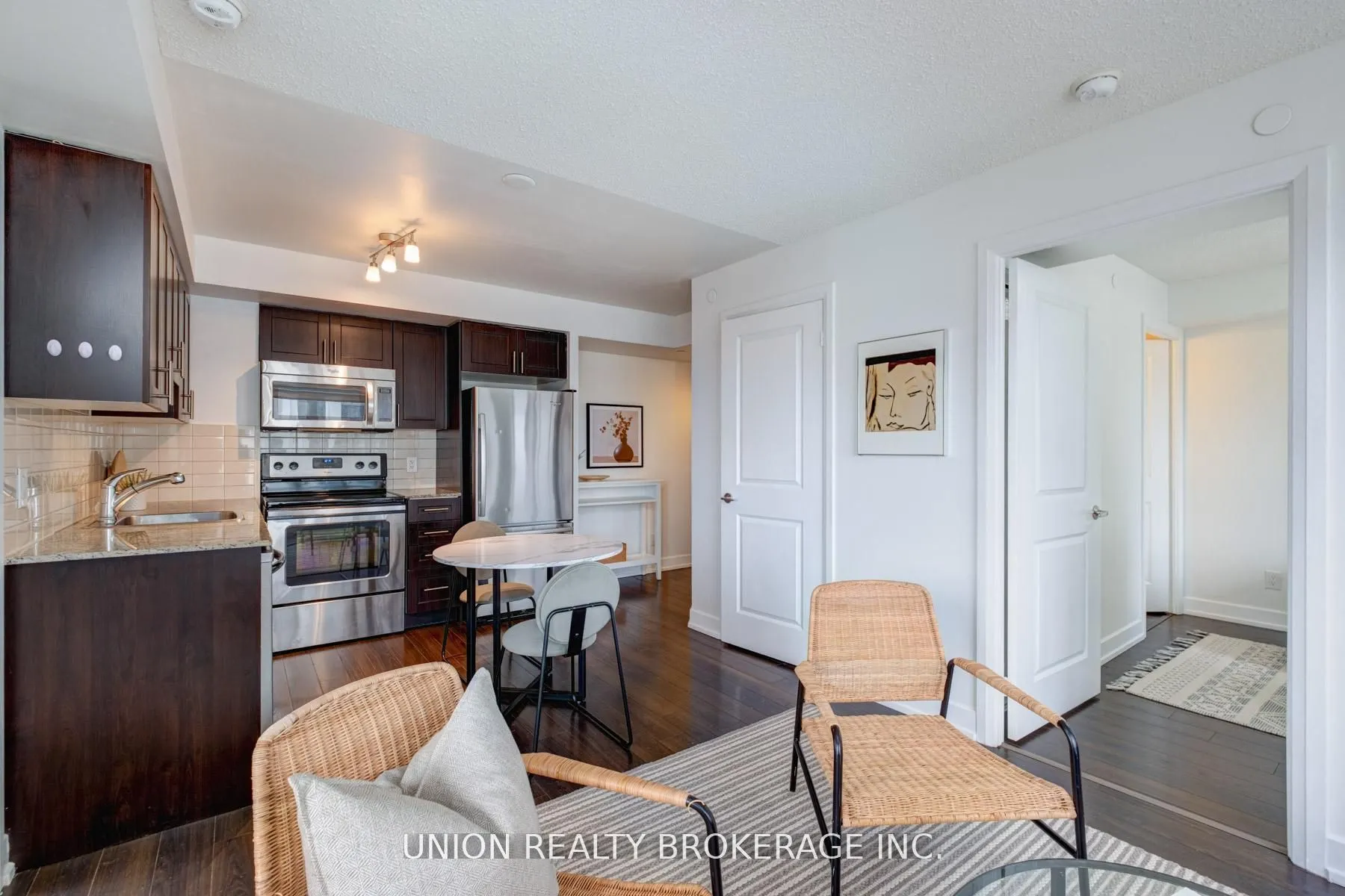 2 Eva Road, #824