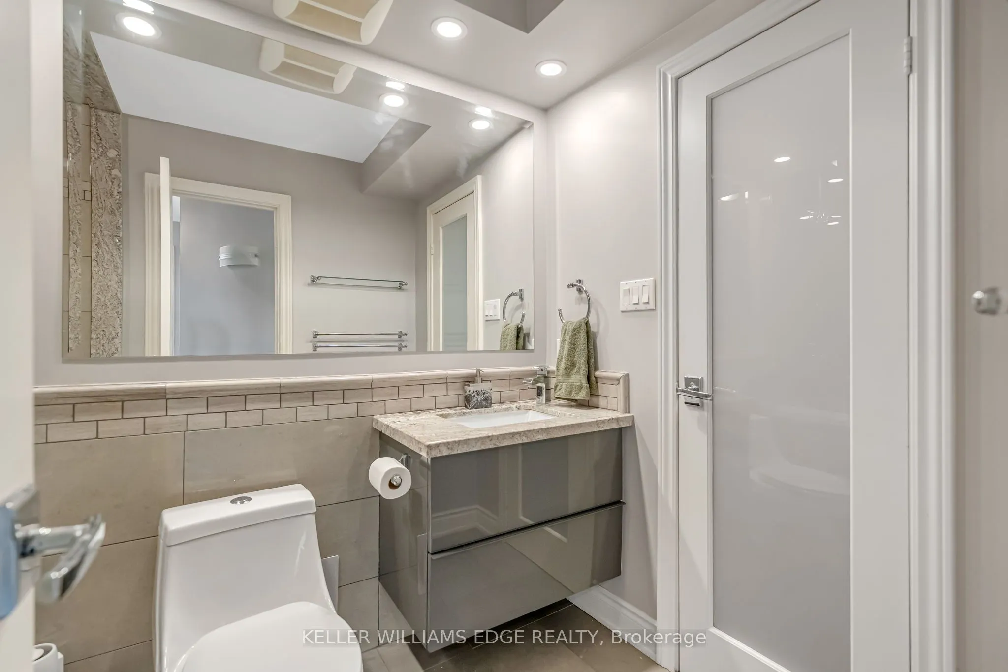 66 High Street E, #904