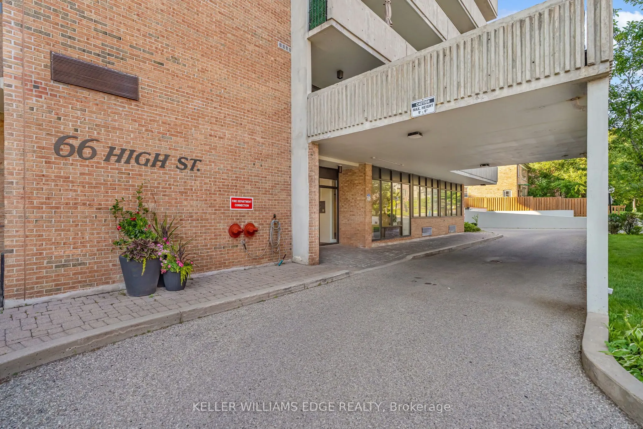 66 High Street E, #904