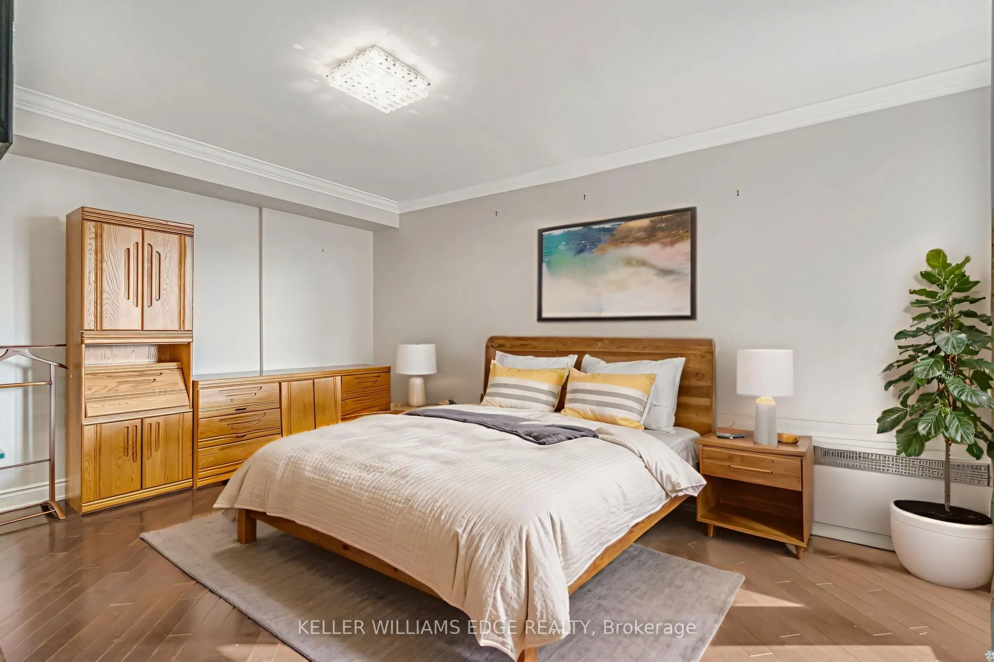 66 High Street E, #904