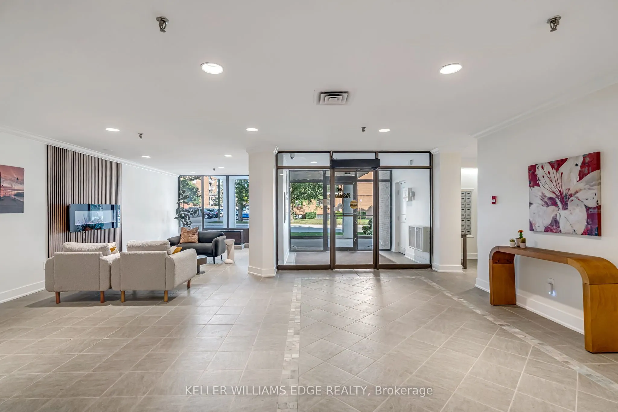 66 High Street E, #904