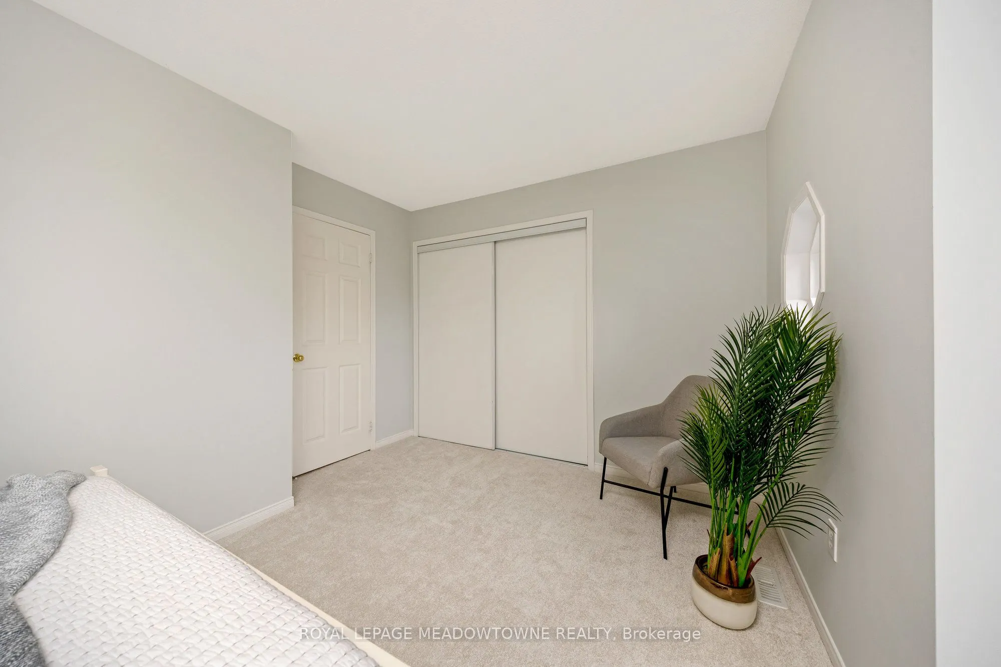 996 Vickerman Way
