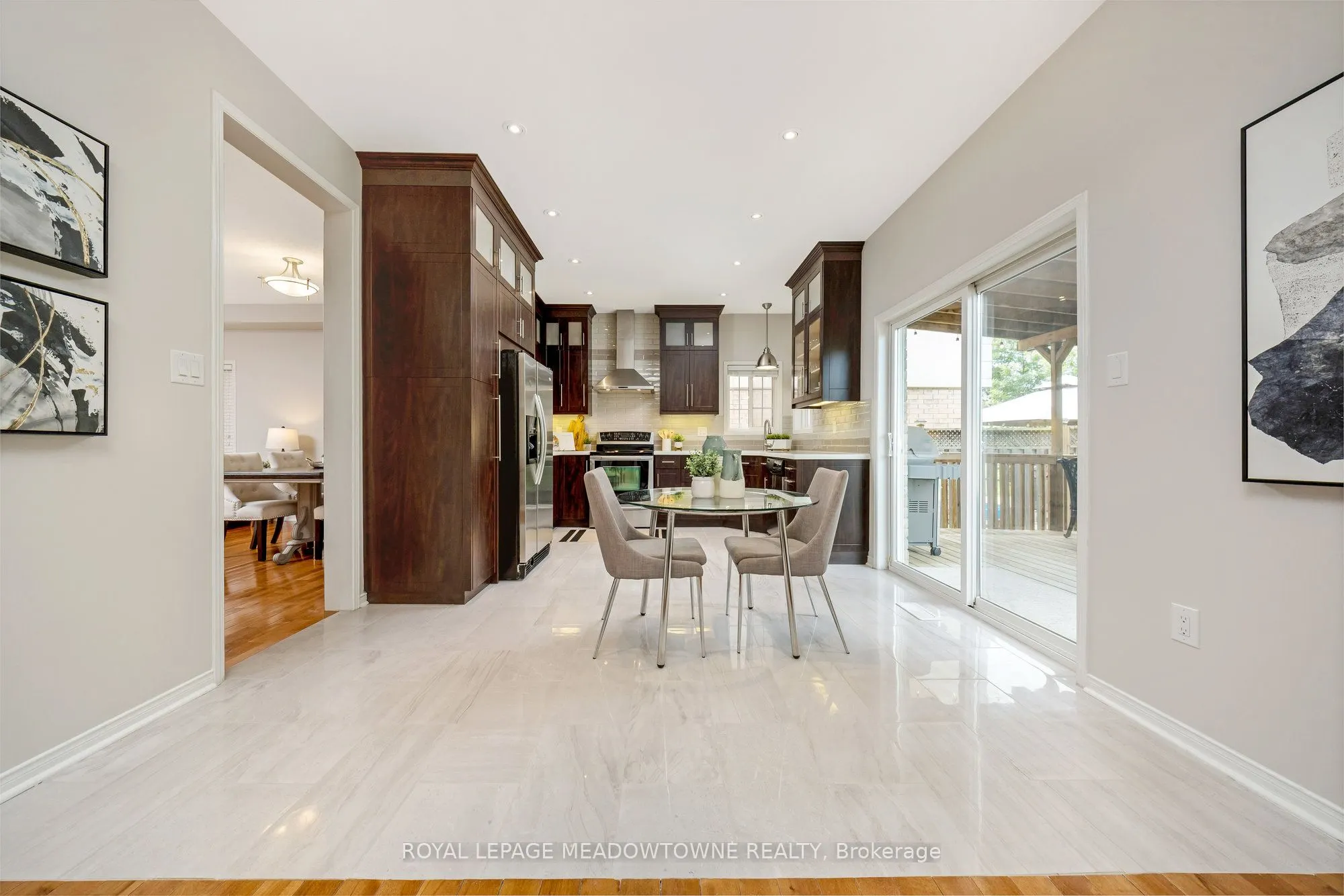 996 Vickerman Way