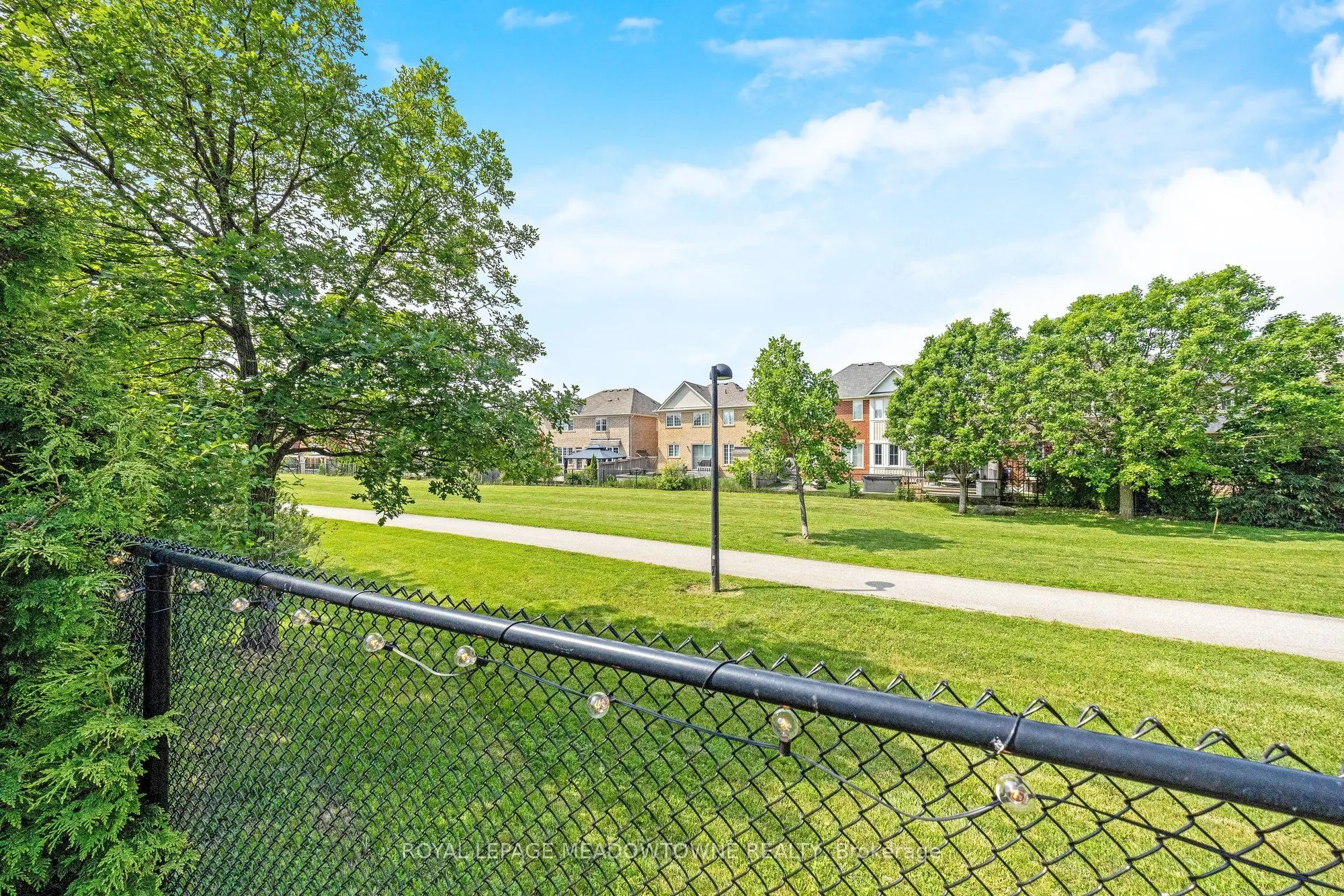 996 Vickerman Way