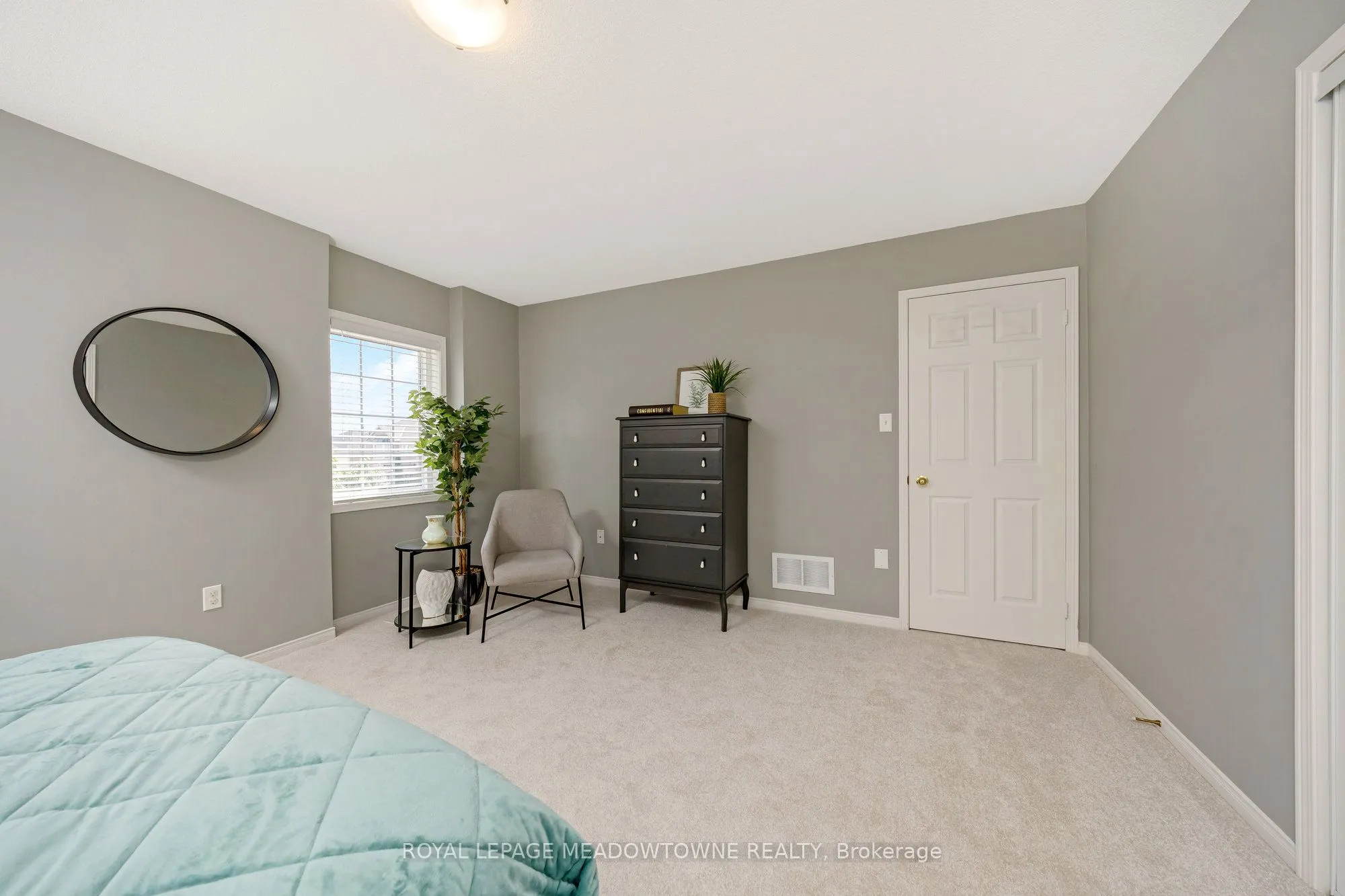 996 Vickerman Way