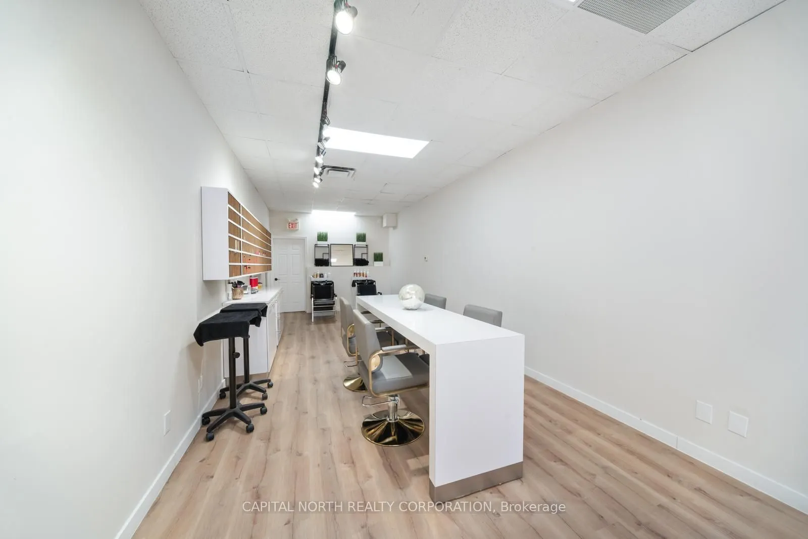 370 Queen Street S