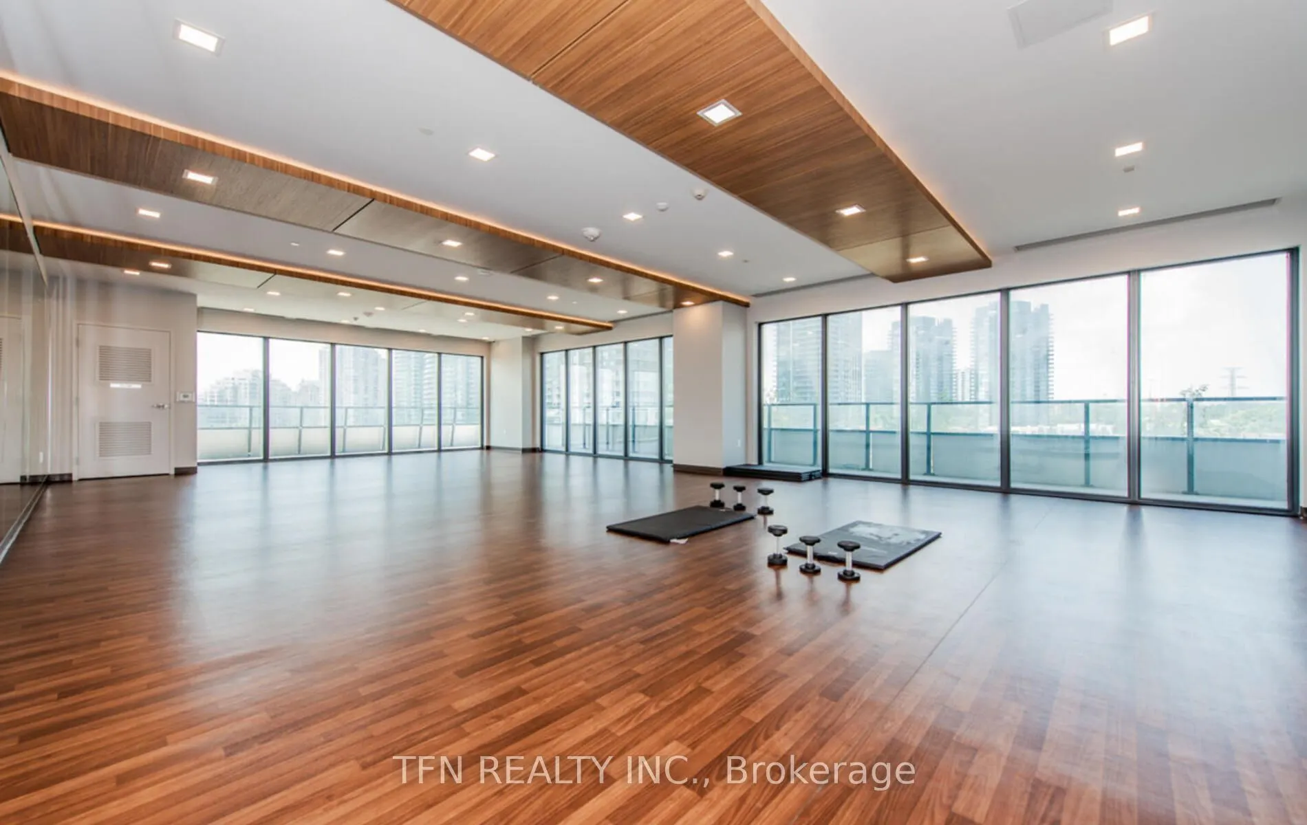 30 Shore Breeze Drive, #2022