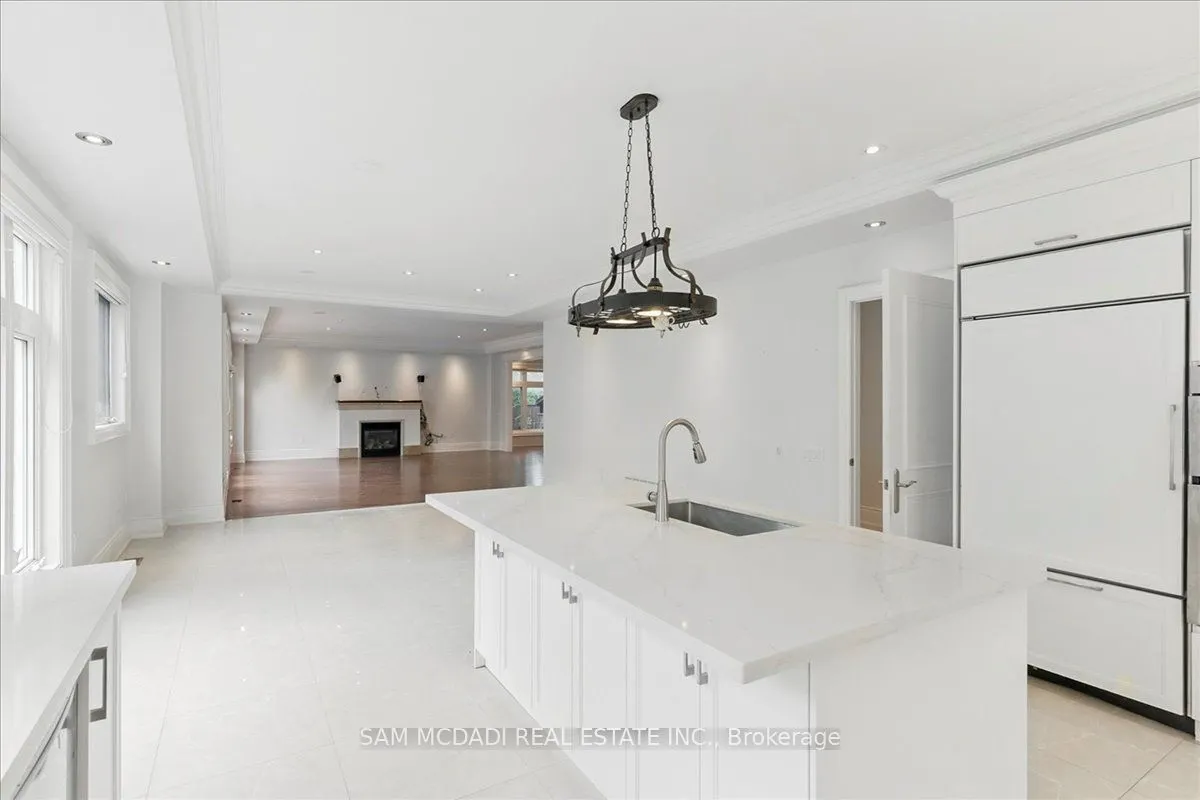 955 Albertson Crescent