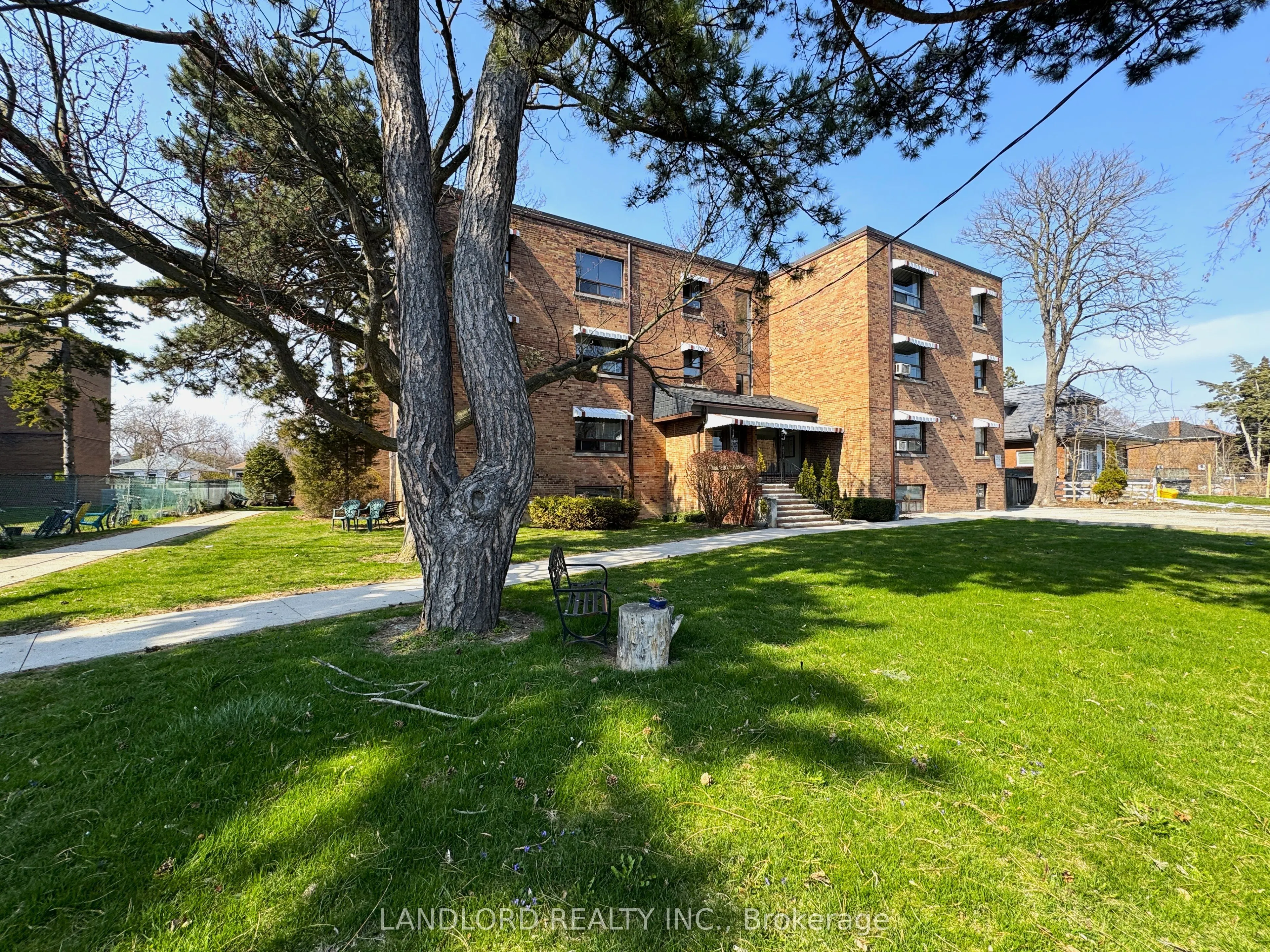 2696 Lake Shore Boulevard W, #12