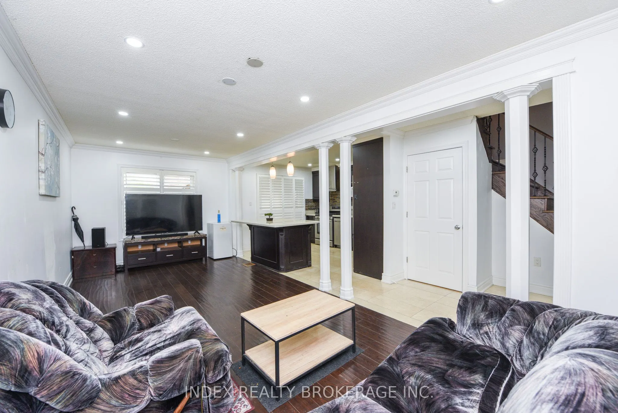 203 Richvale Drive S