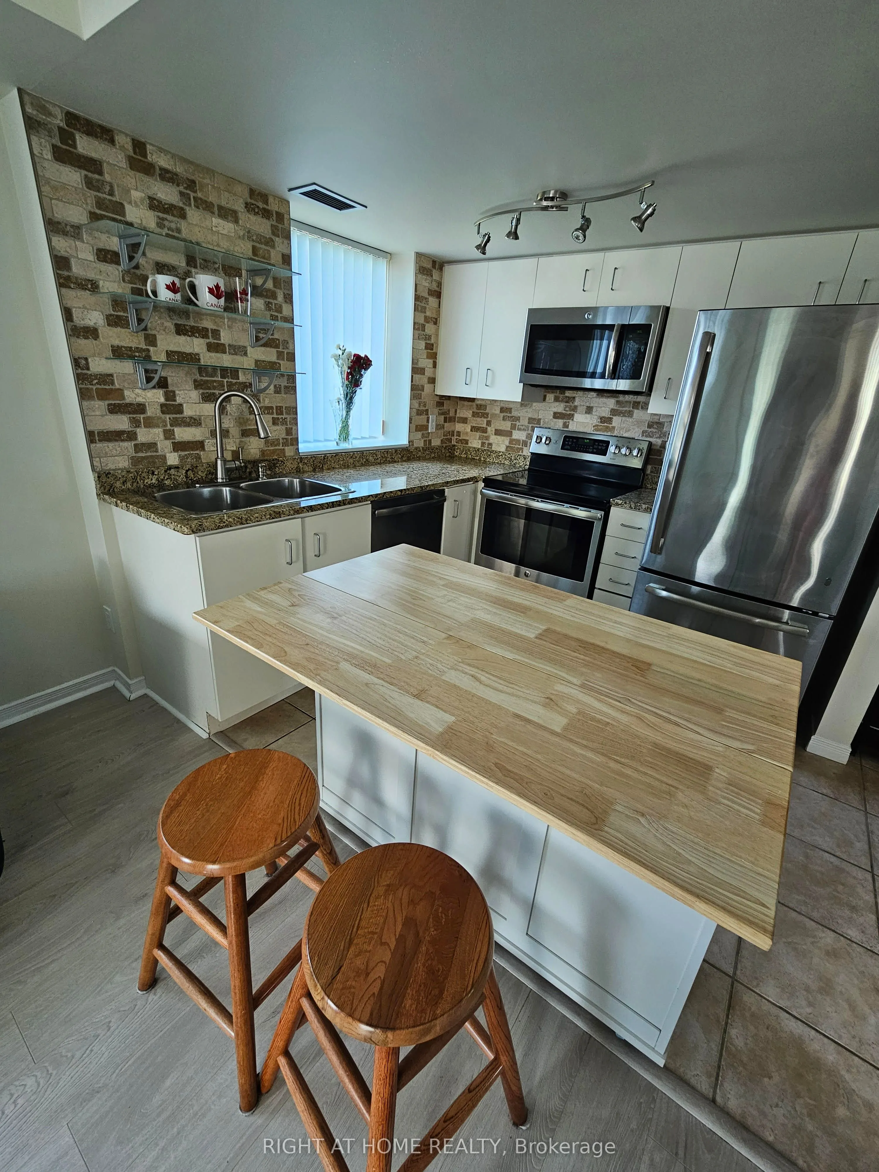 2565 Erin Centre Boulevard, #503