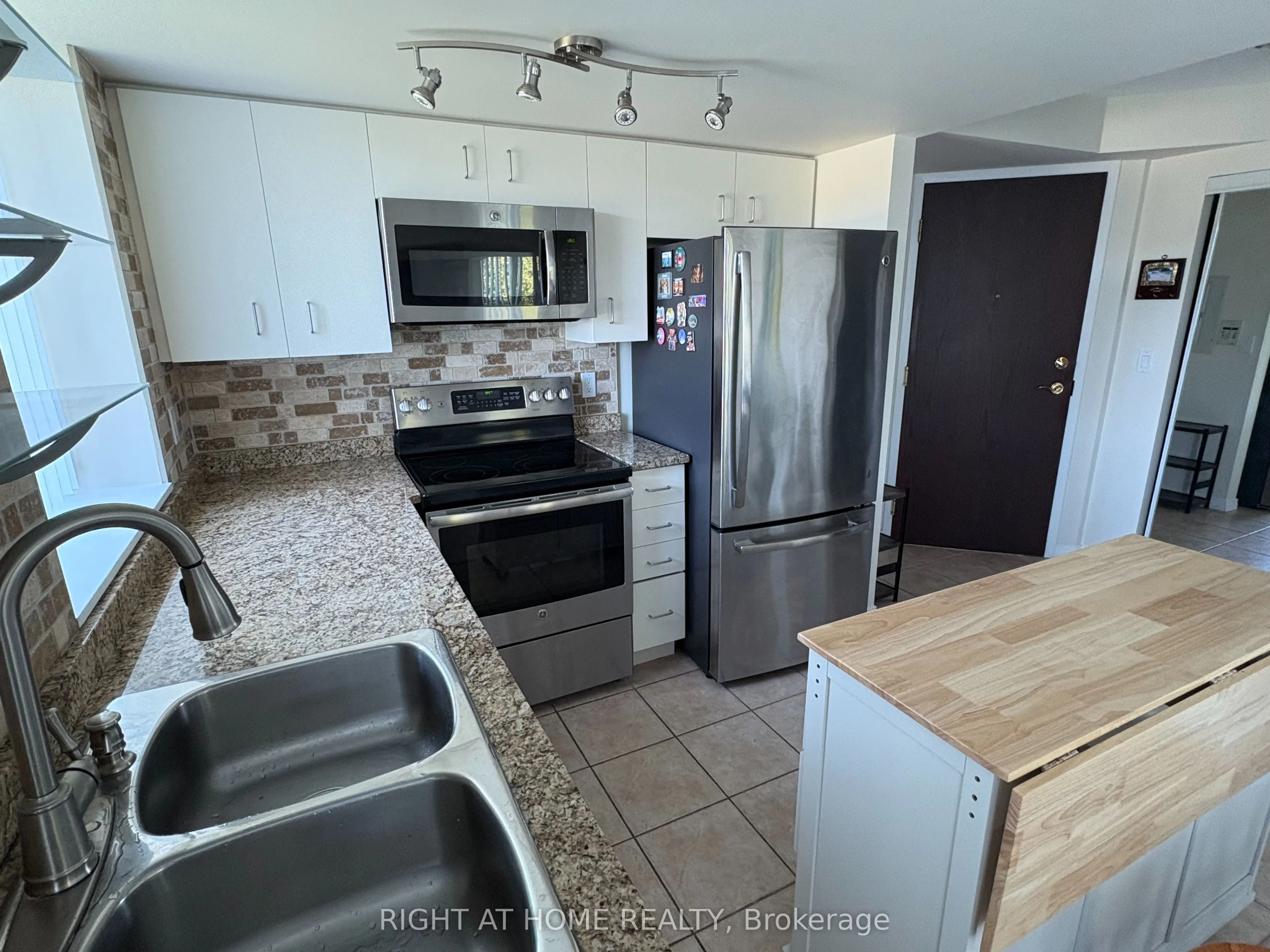 2565 Erin Centre Boulevard, #503