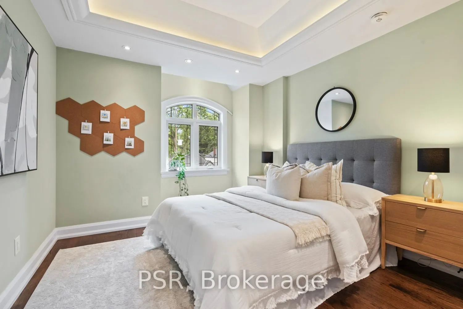 76 South Kingsway