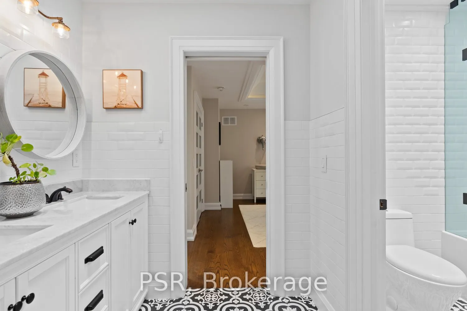 76 South Kingsway