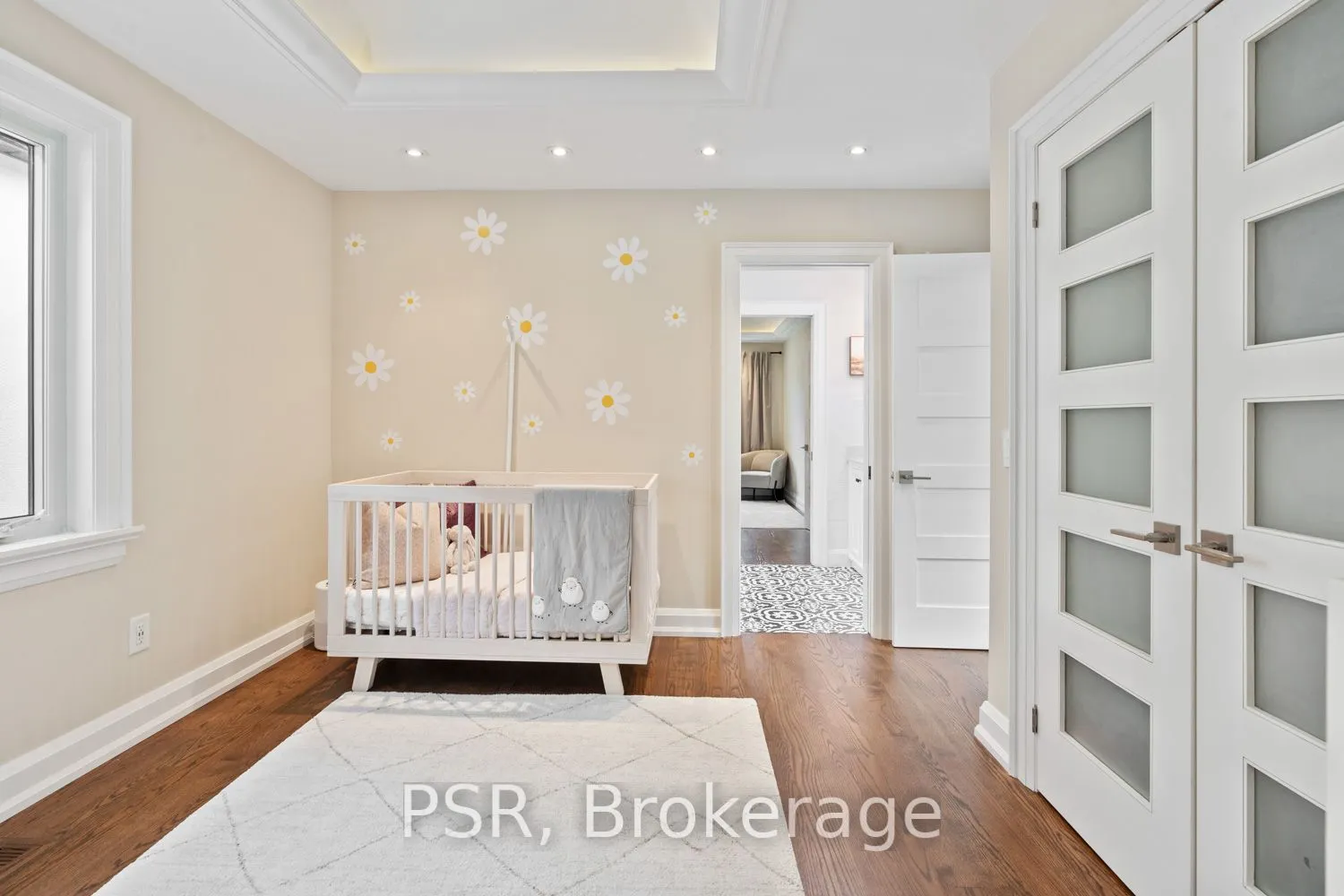 76 South Kingsway