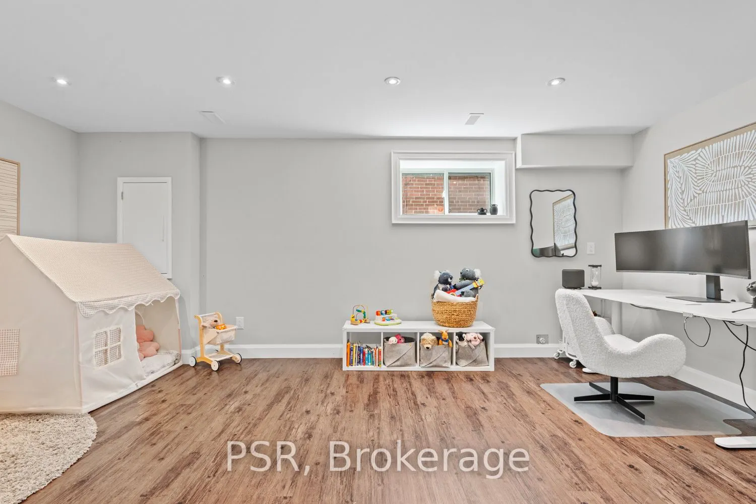 76 South Kingsway