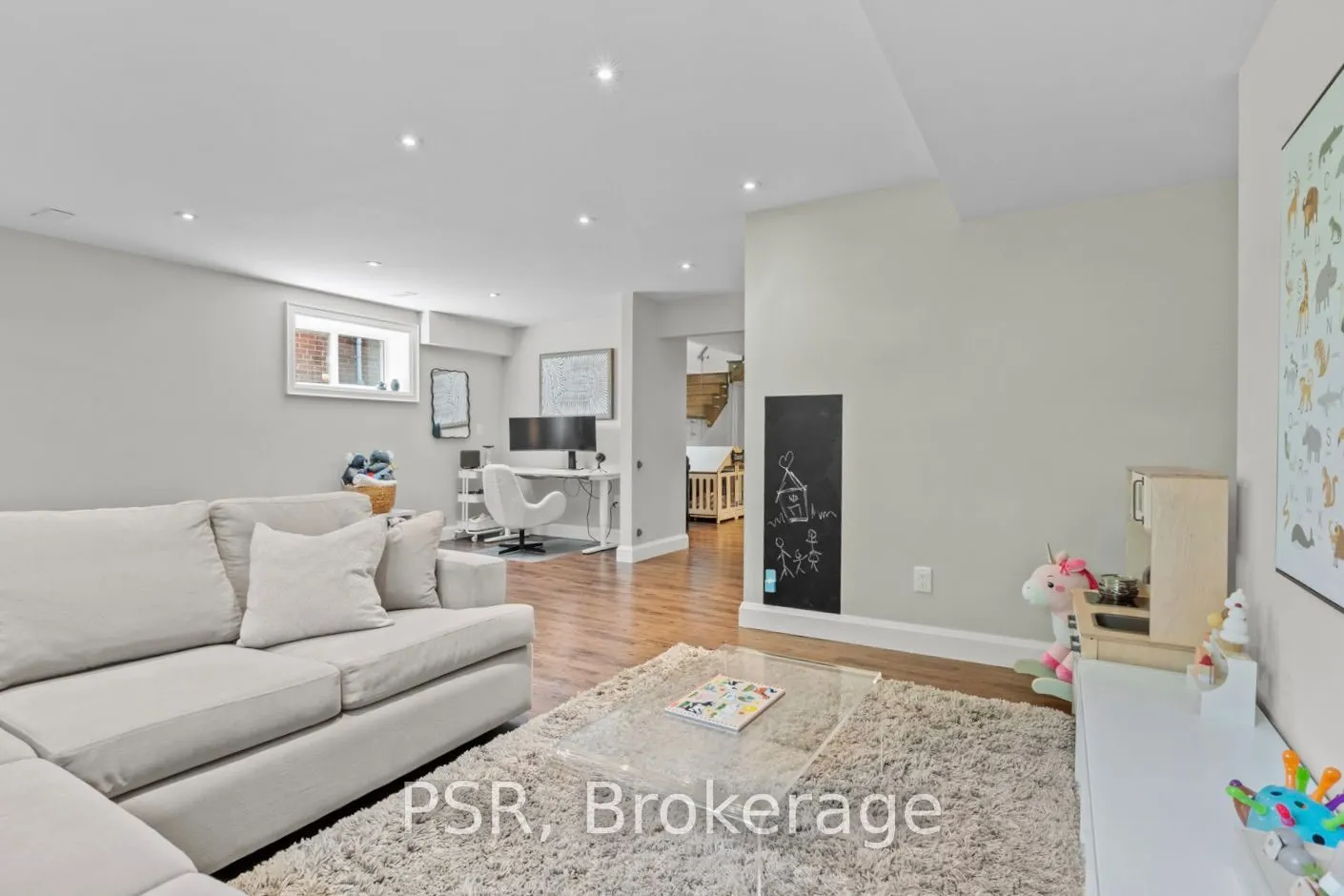 76 South Kingsway