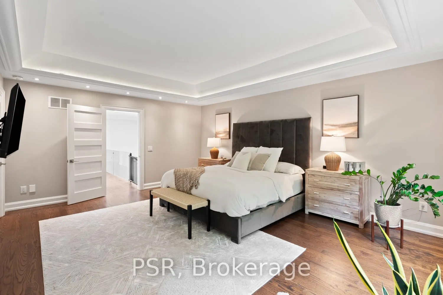 76 South Kingsway