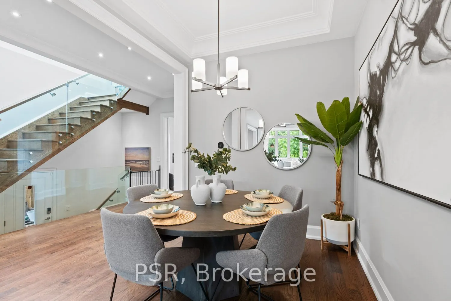 76 South Kingsway