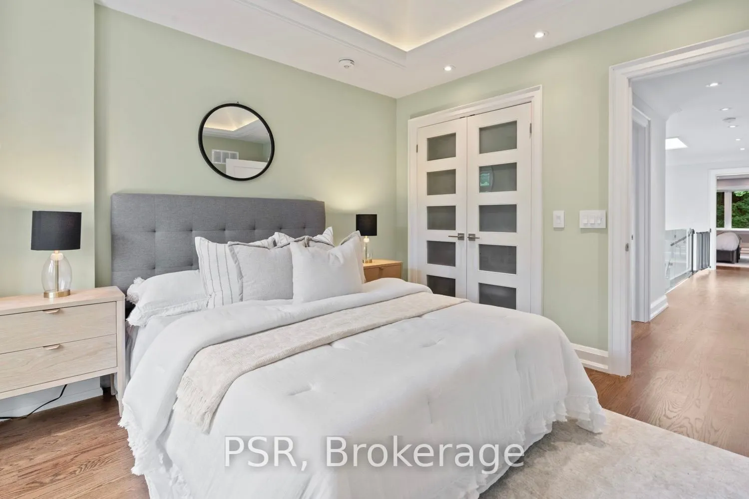 76 South Kingsway