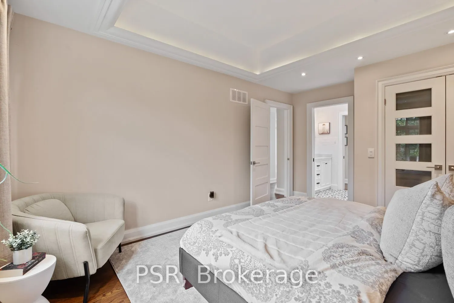 76 South Kingsway
