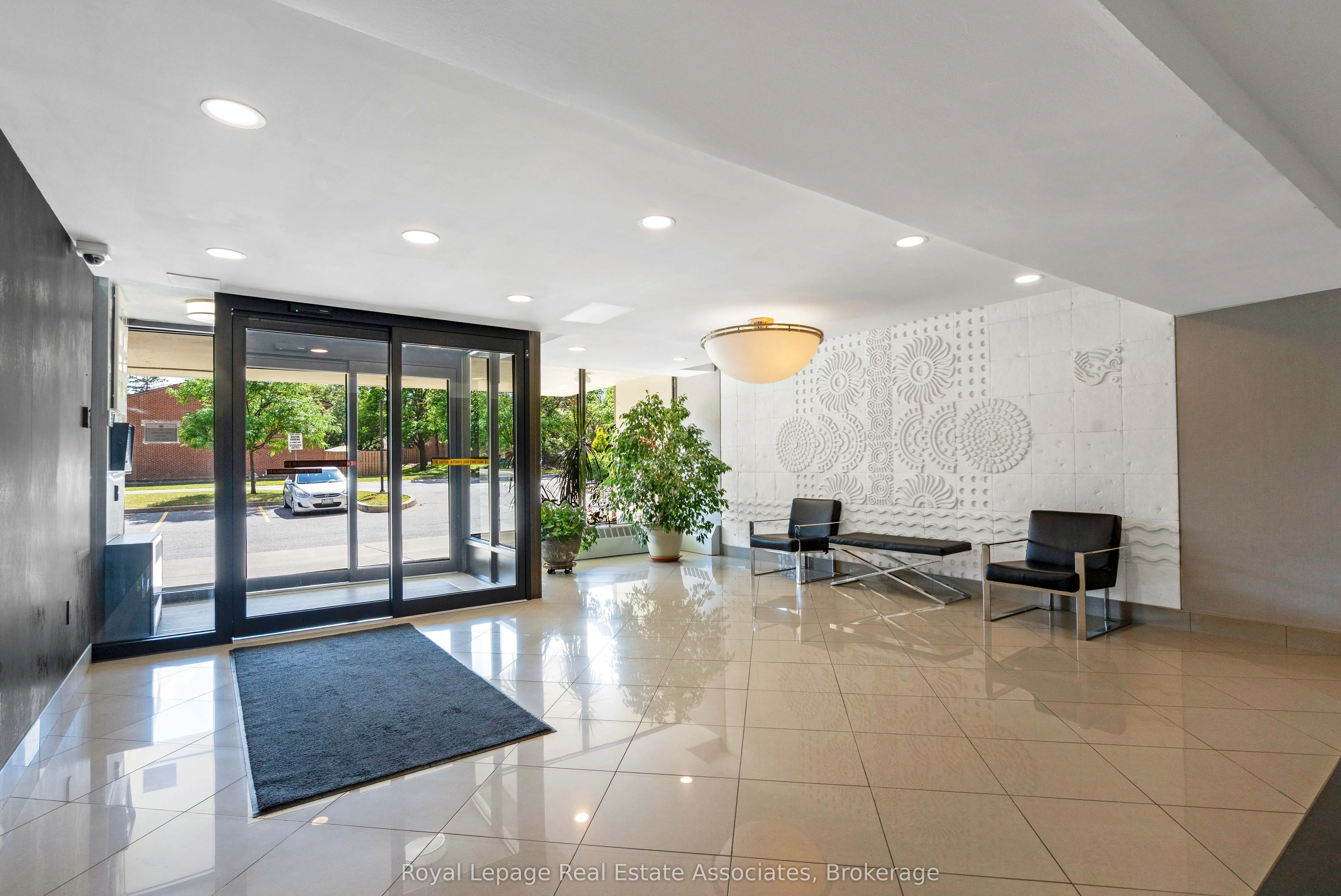 2301 Derry Road W, #1004