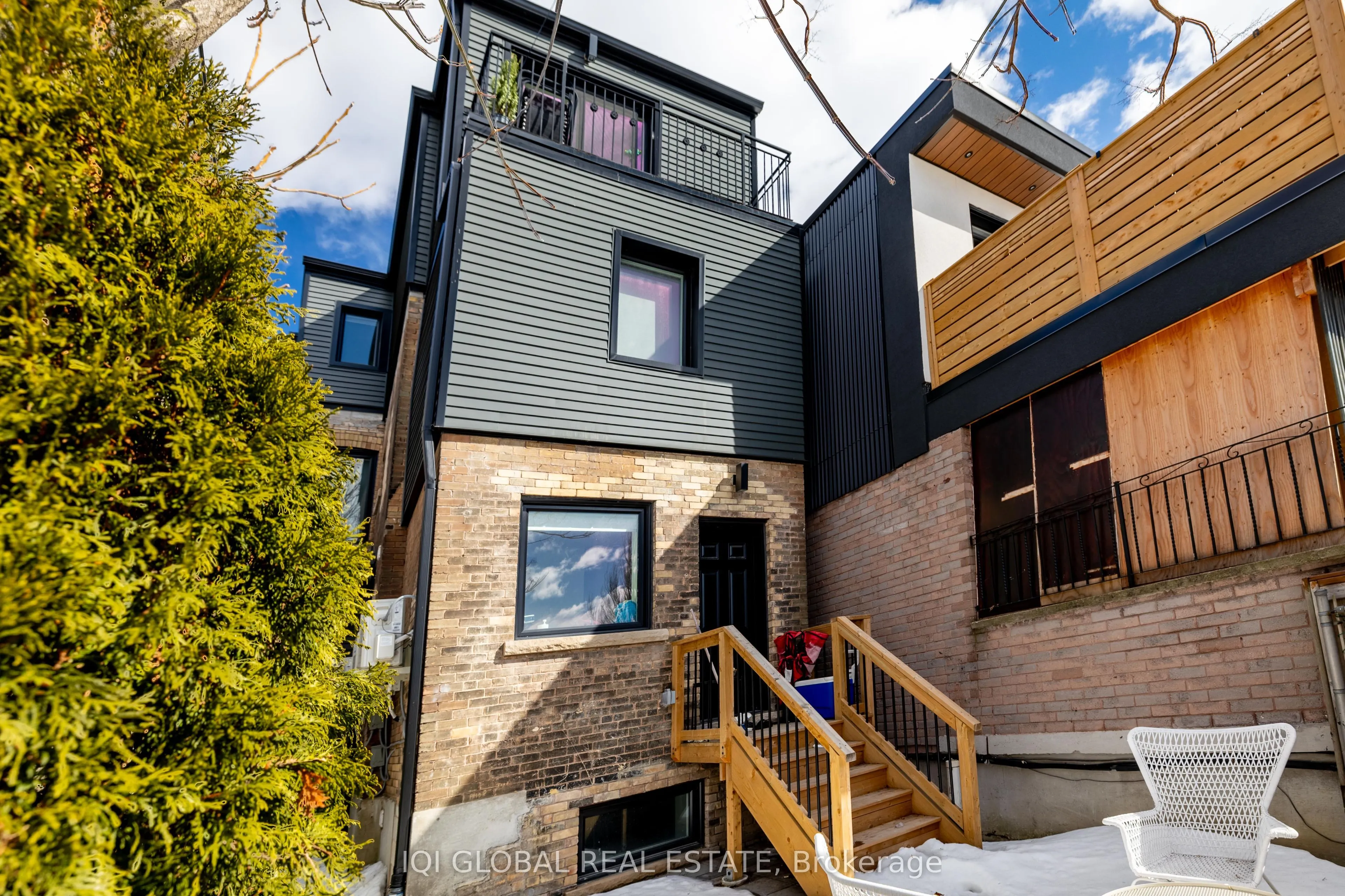 1502 Dufferin Street