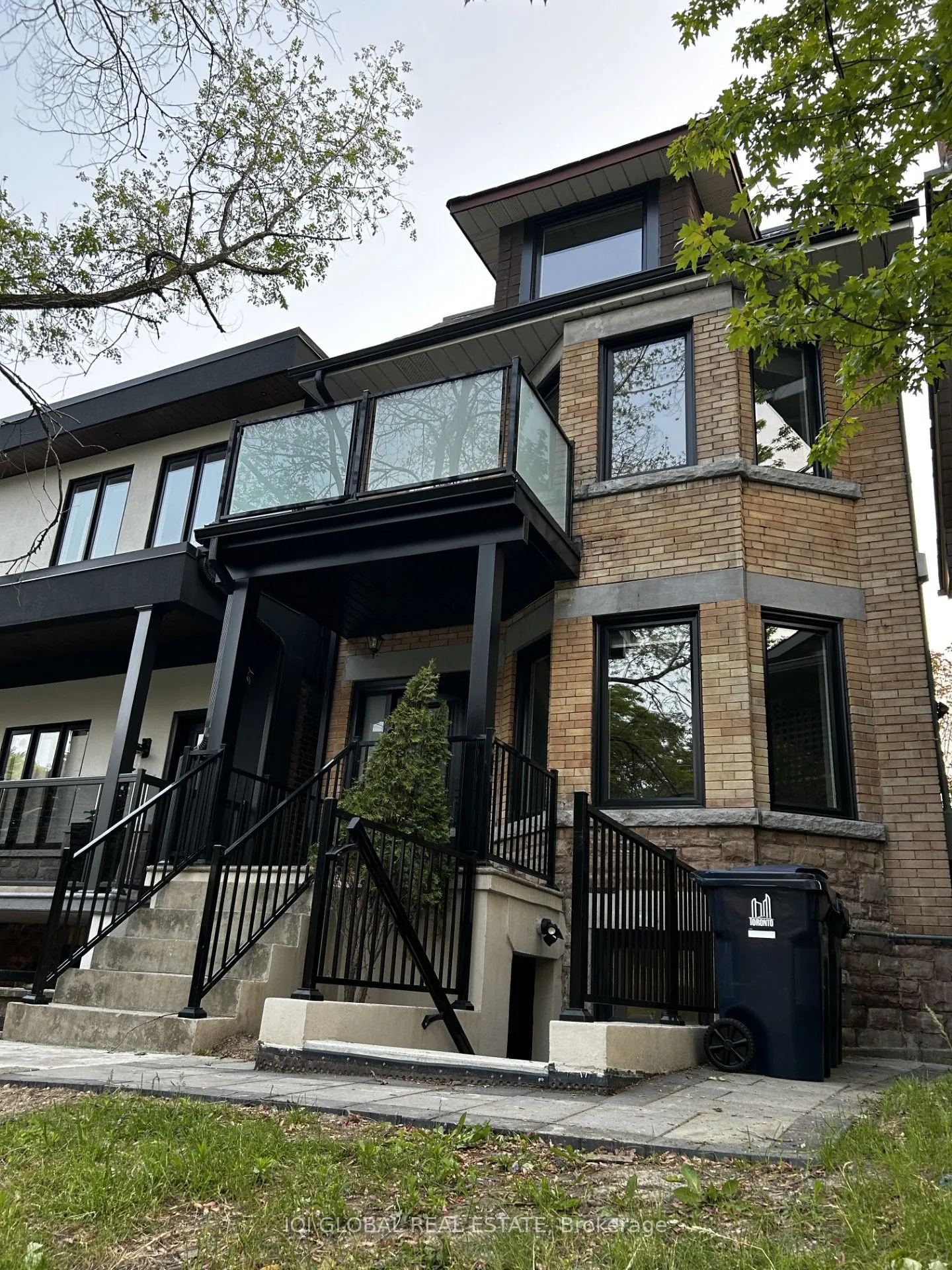1502 Dufferin Street