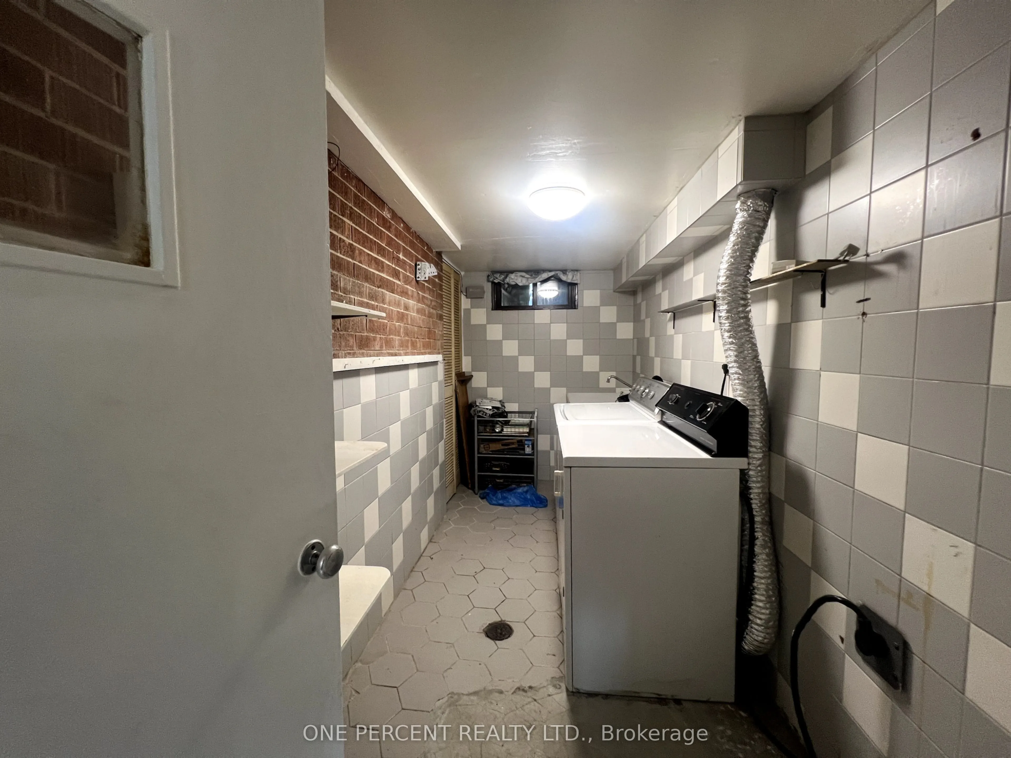 88 Cuffley Crescent N