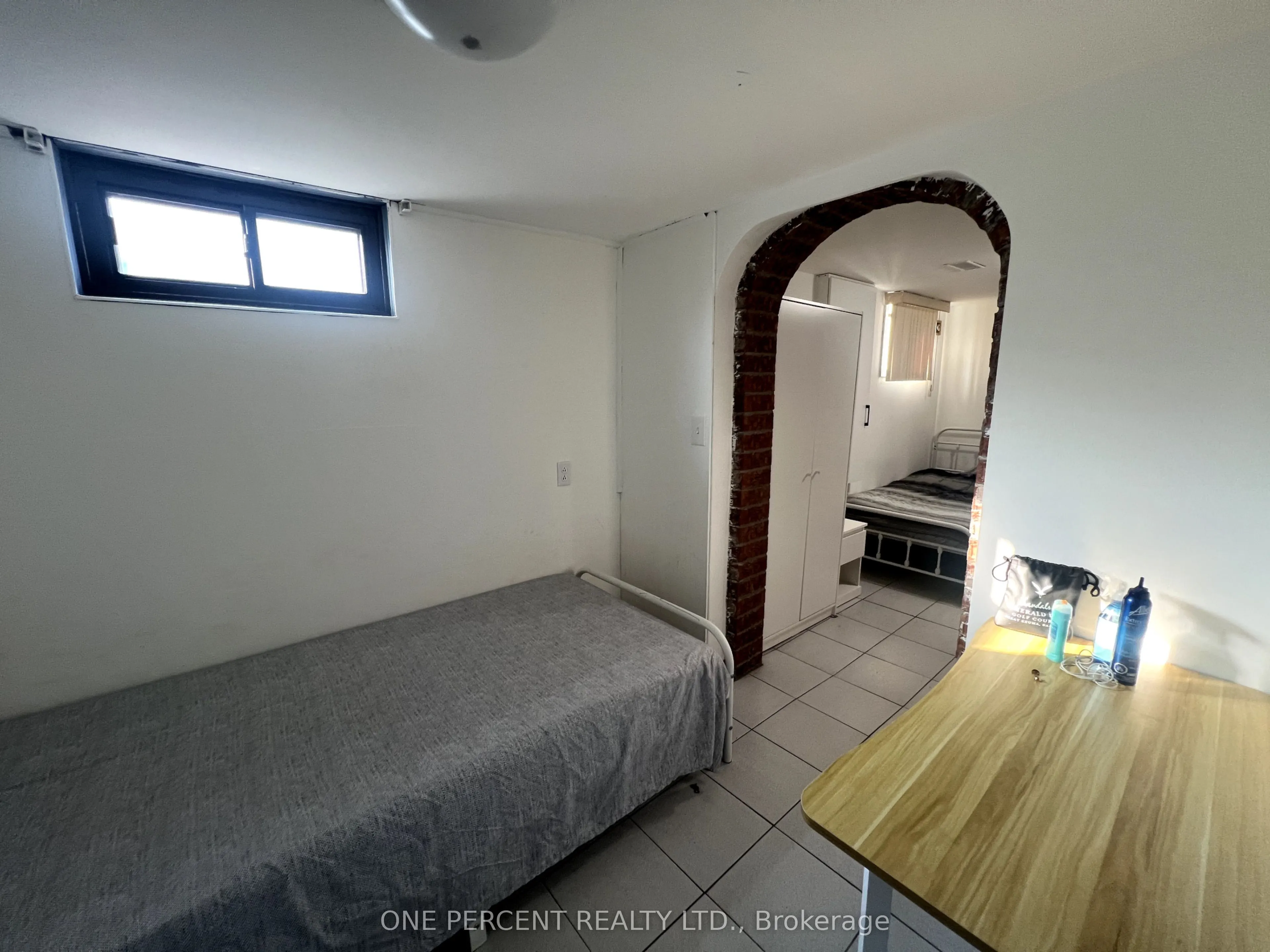 88 Cuffley Crescent N