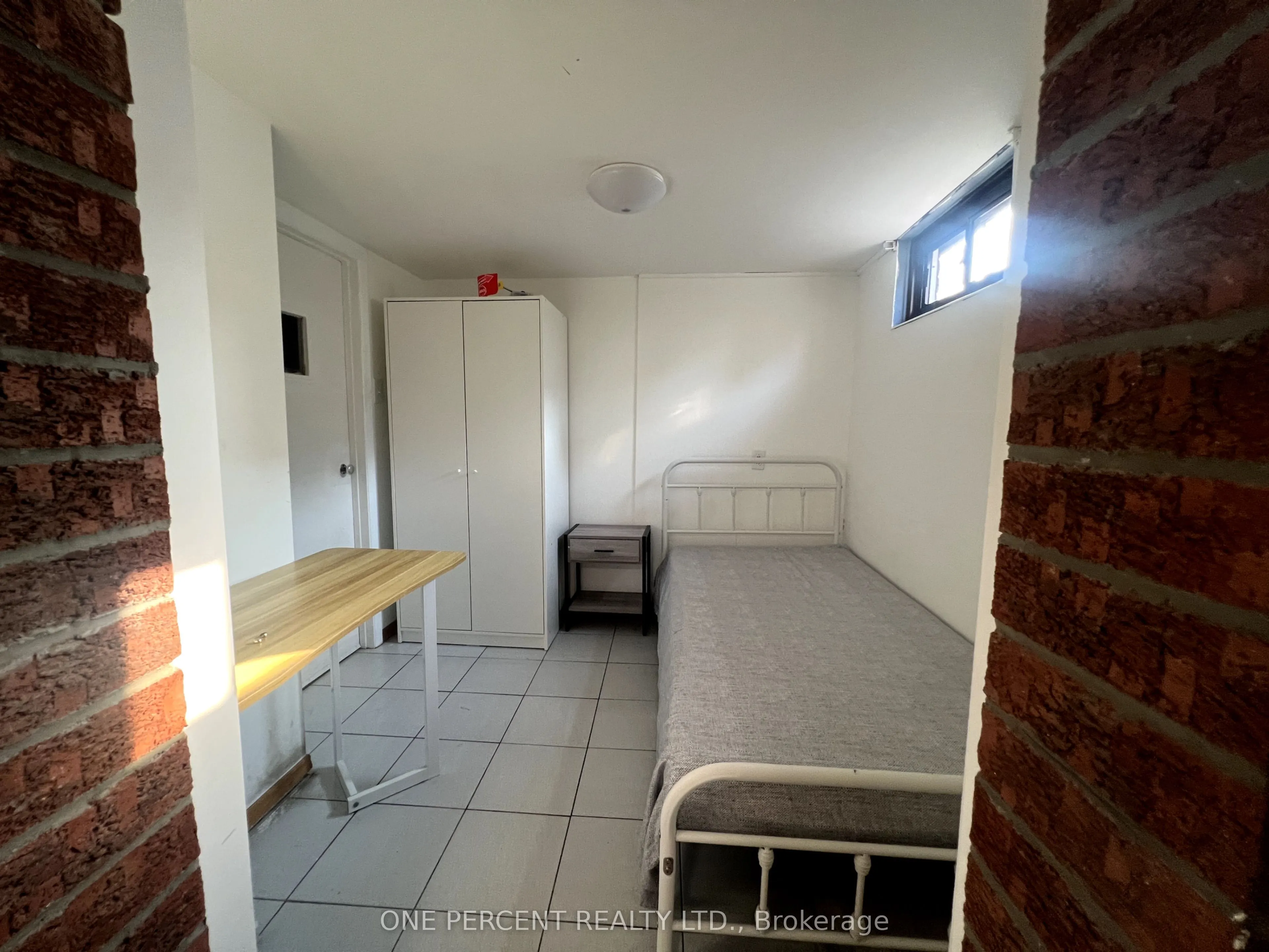 88 Cuffley Crescent N