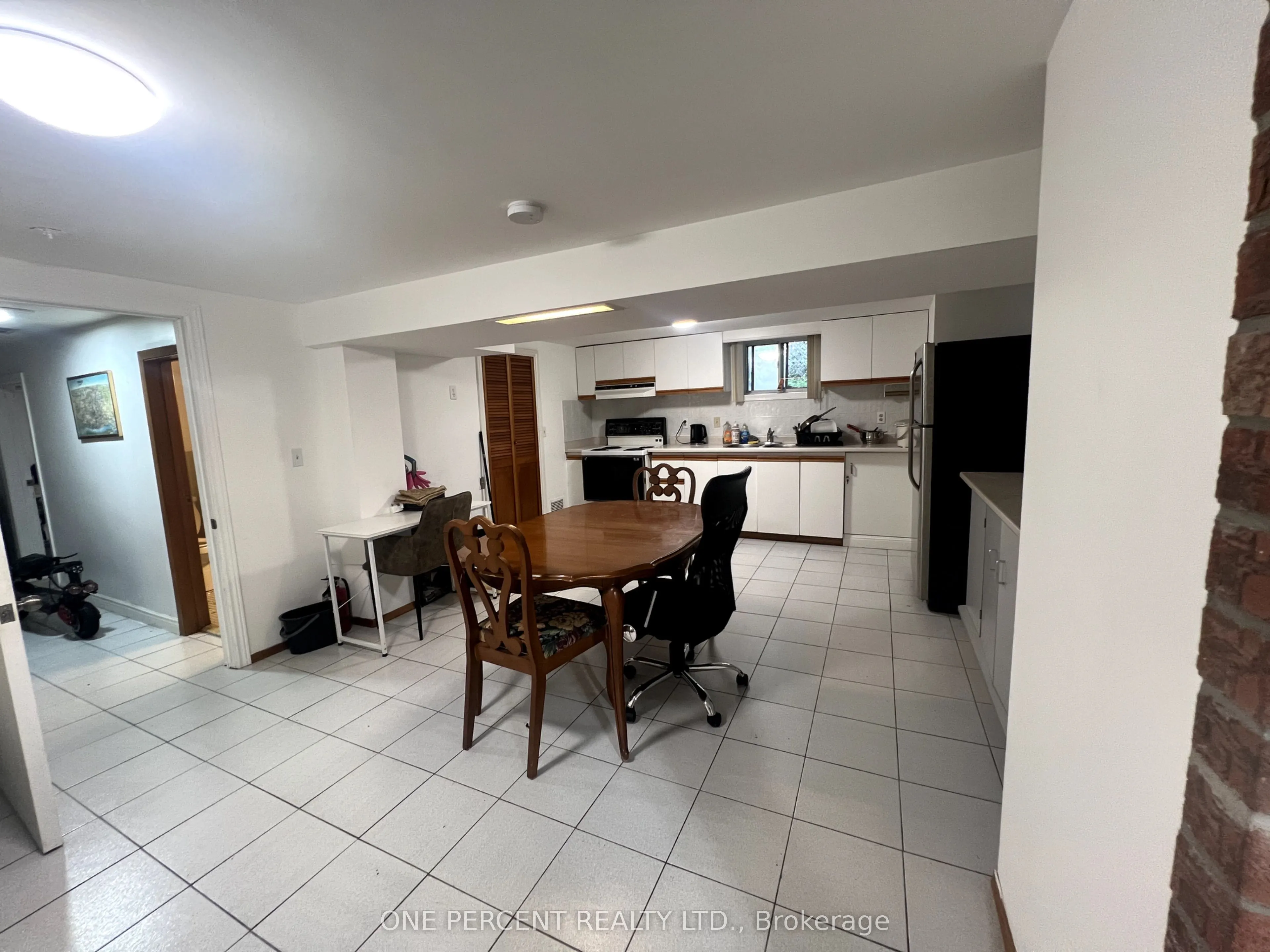 88 Cuffley Crescent N