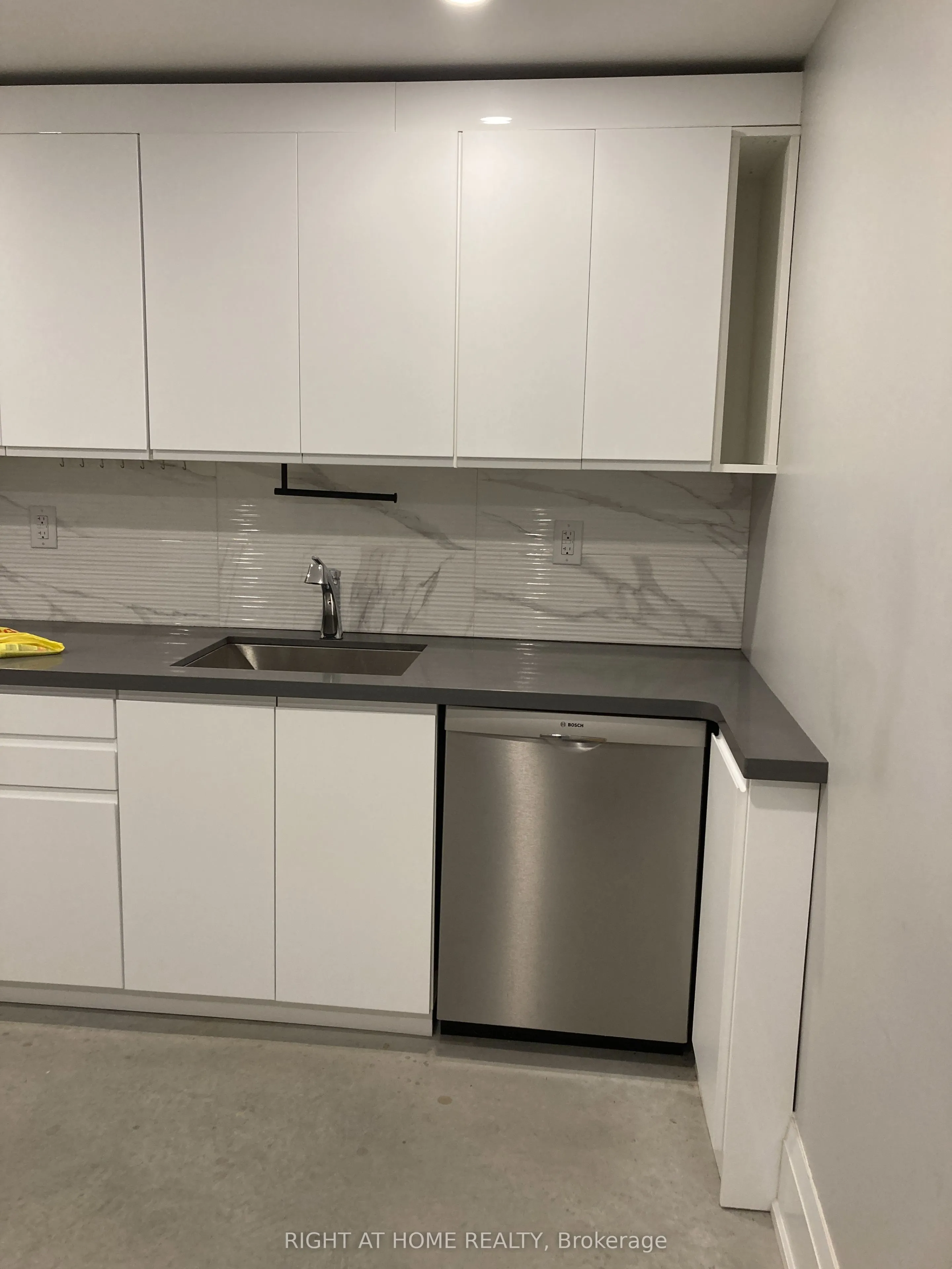 294 South Kingsway Road, #1