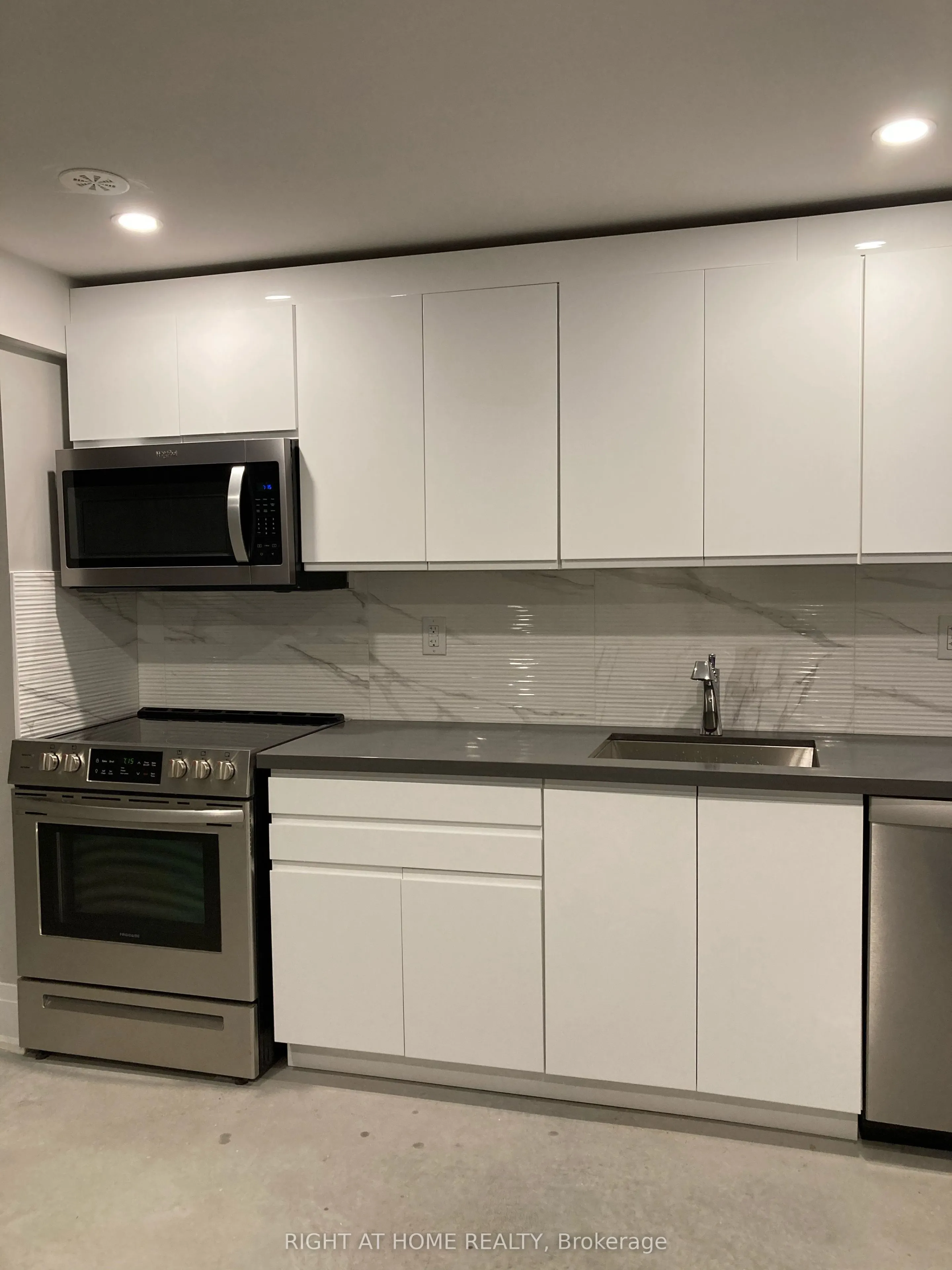 294 South Kingsway Road, #1