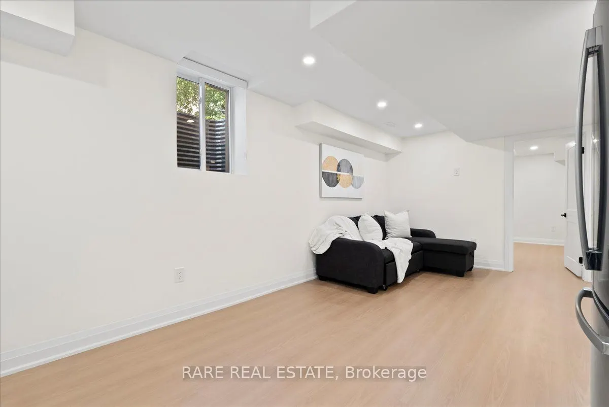 25 Atira Avenue, #Lower