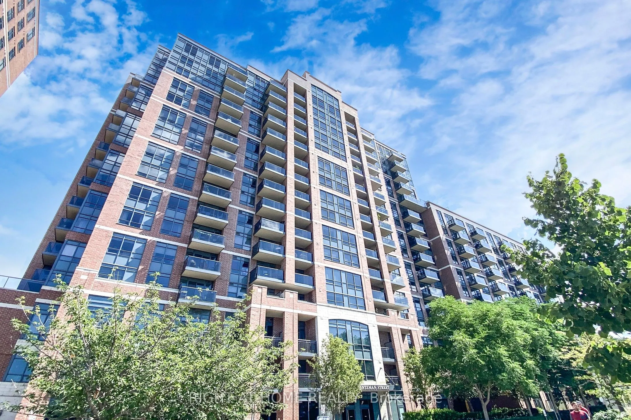 61 Heintzman Street, #413