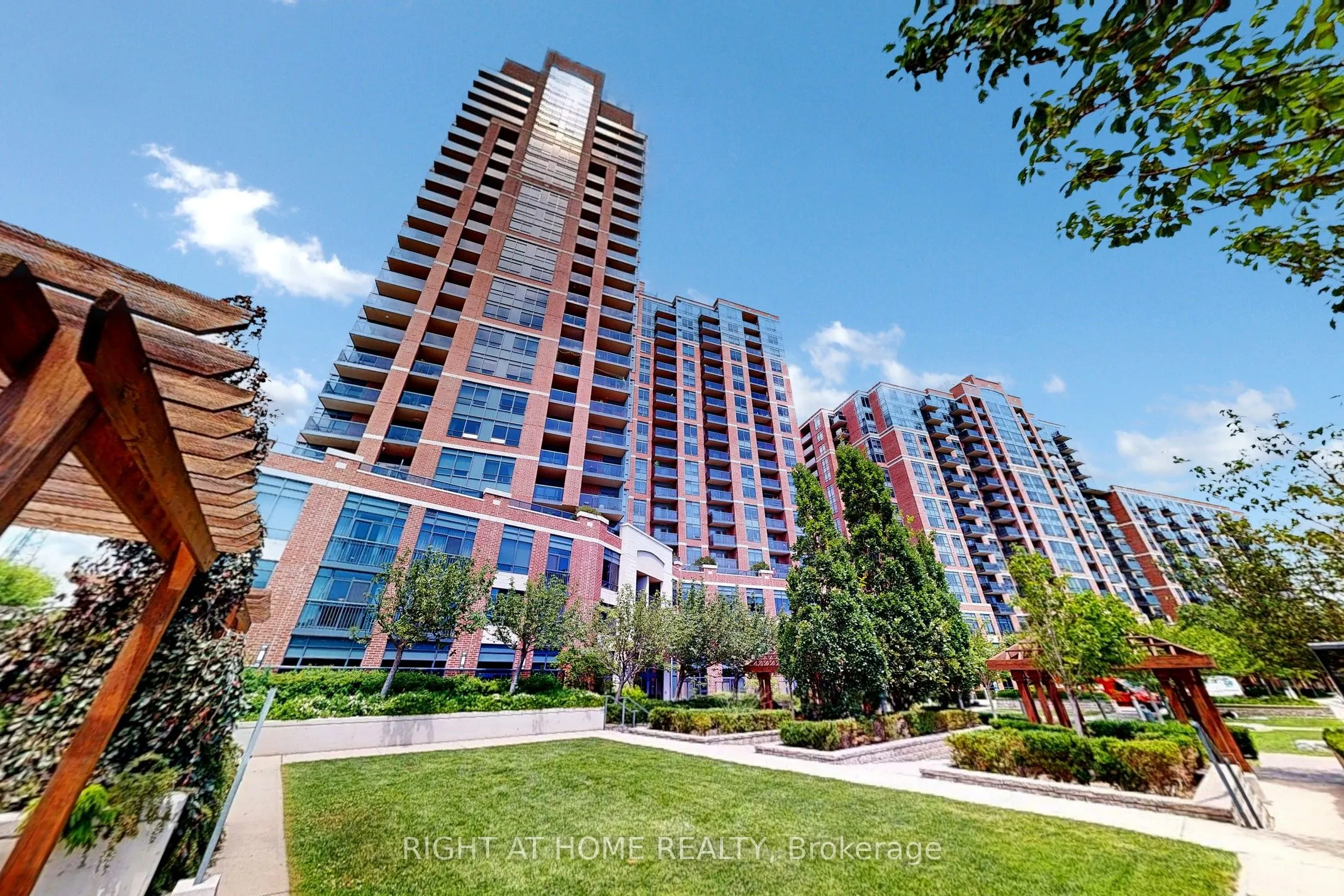 61 Heintzman Street, #413