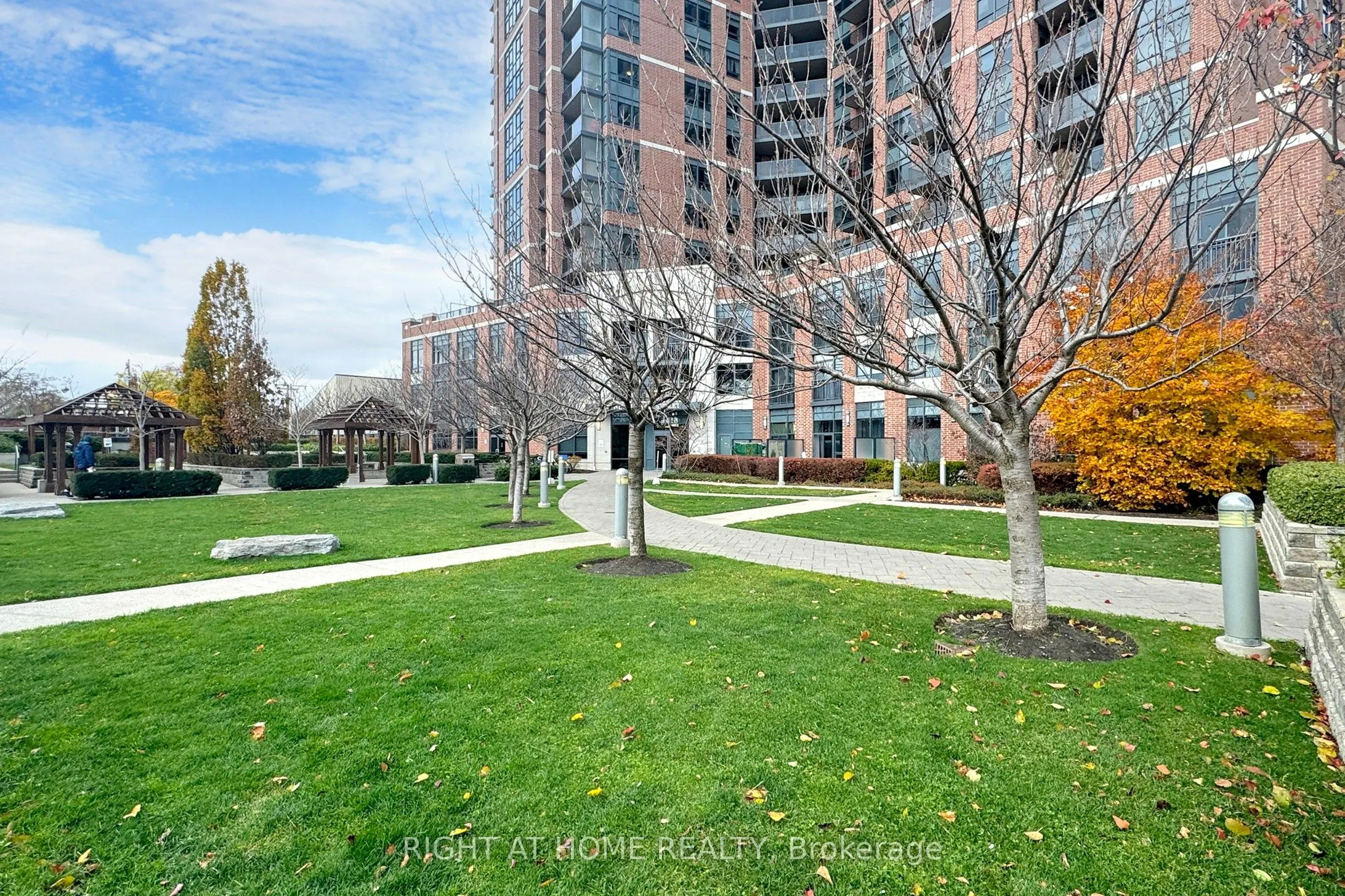61 Heintzman Street, #413