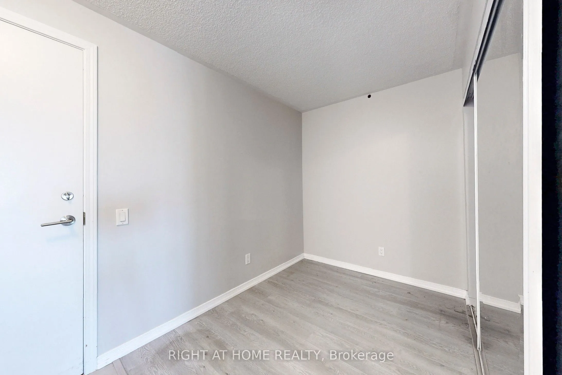 61 Heintzman Street, #413