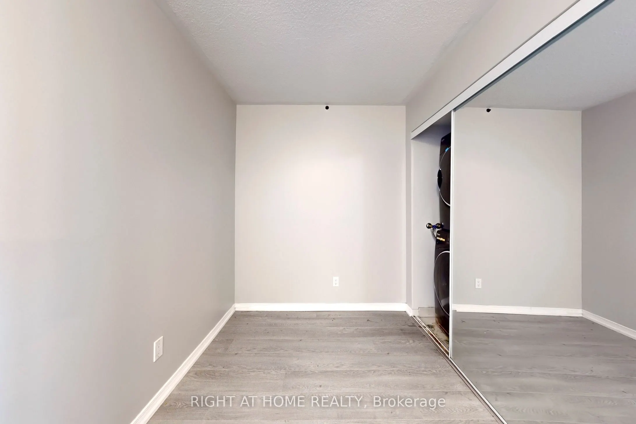 61 Heintzman Street, #413