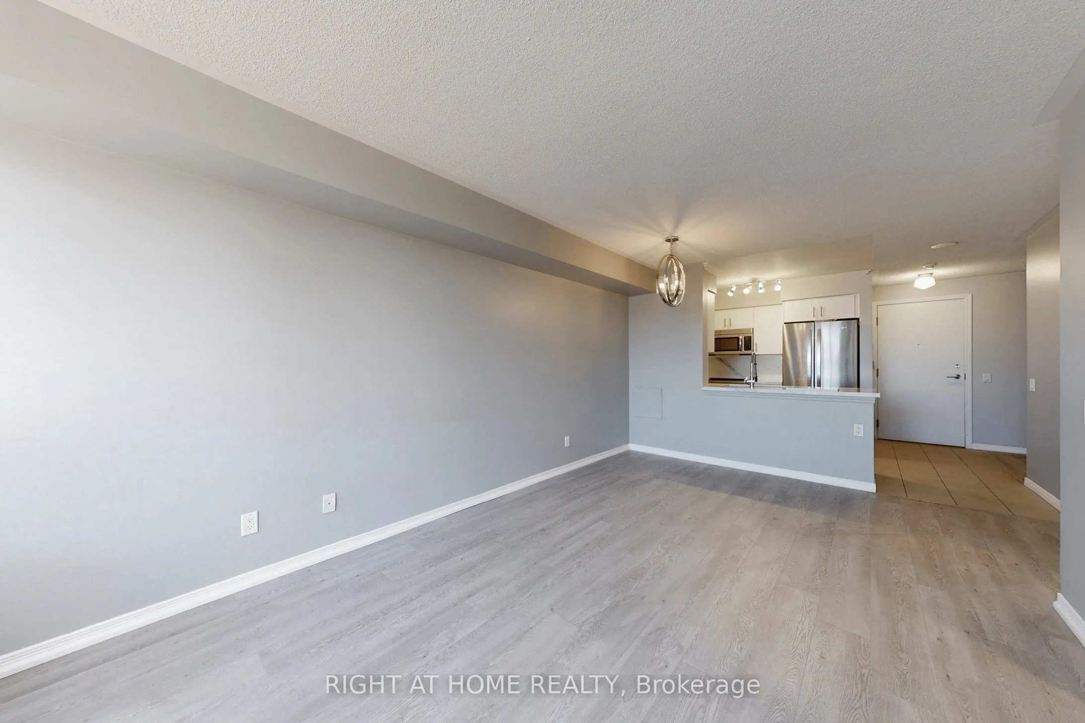 61 Heintzman Street, #413